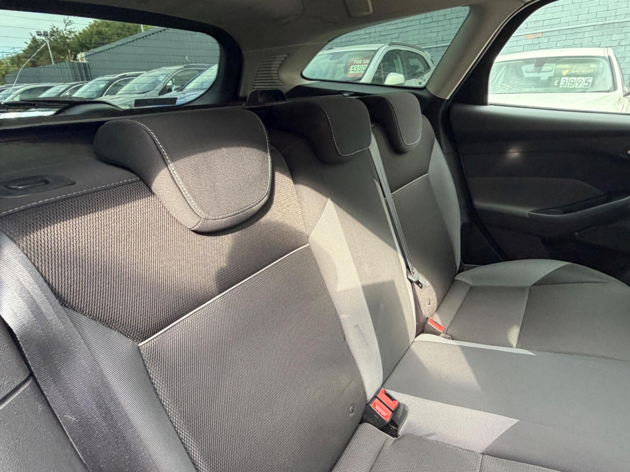 Ford Focus view 22