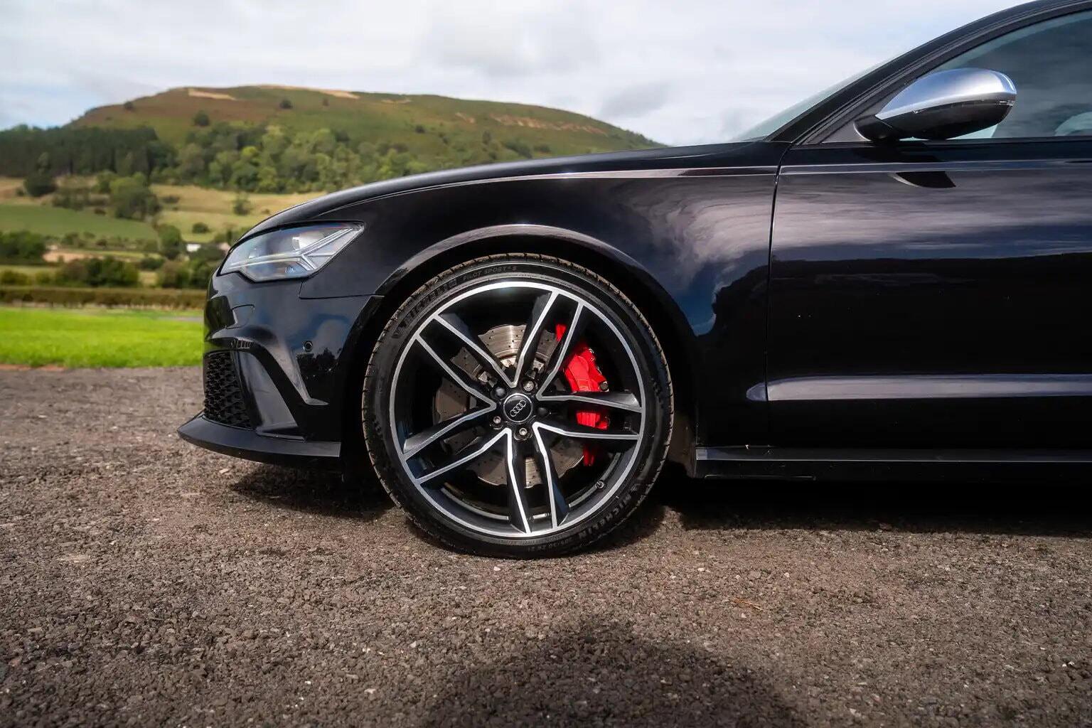 Audi RS6 view 11