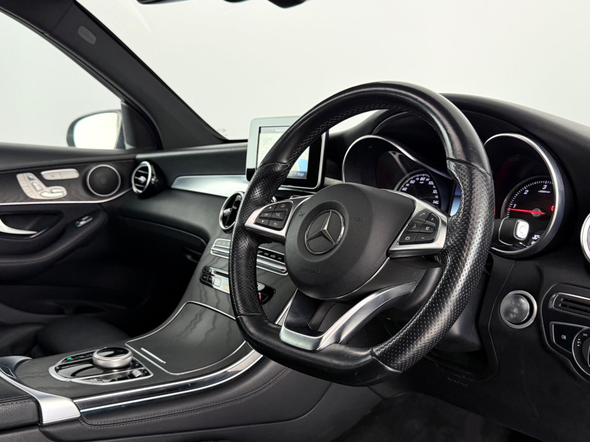 Mercedes-Benz GLC view 3