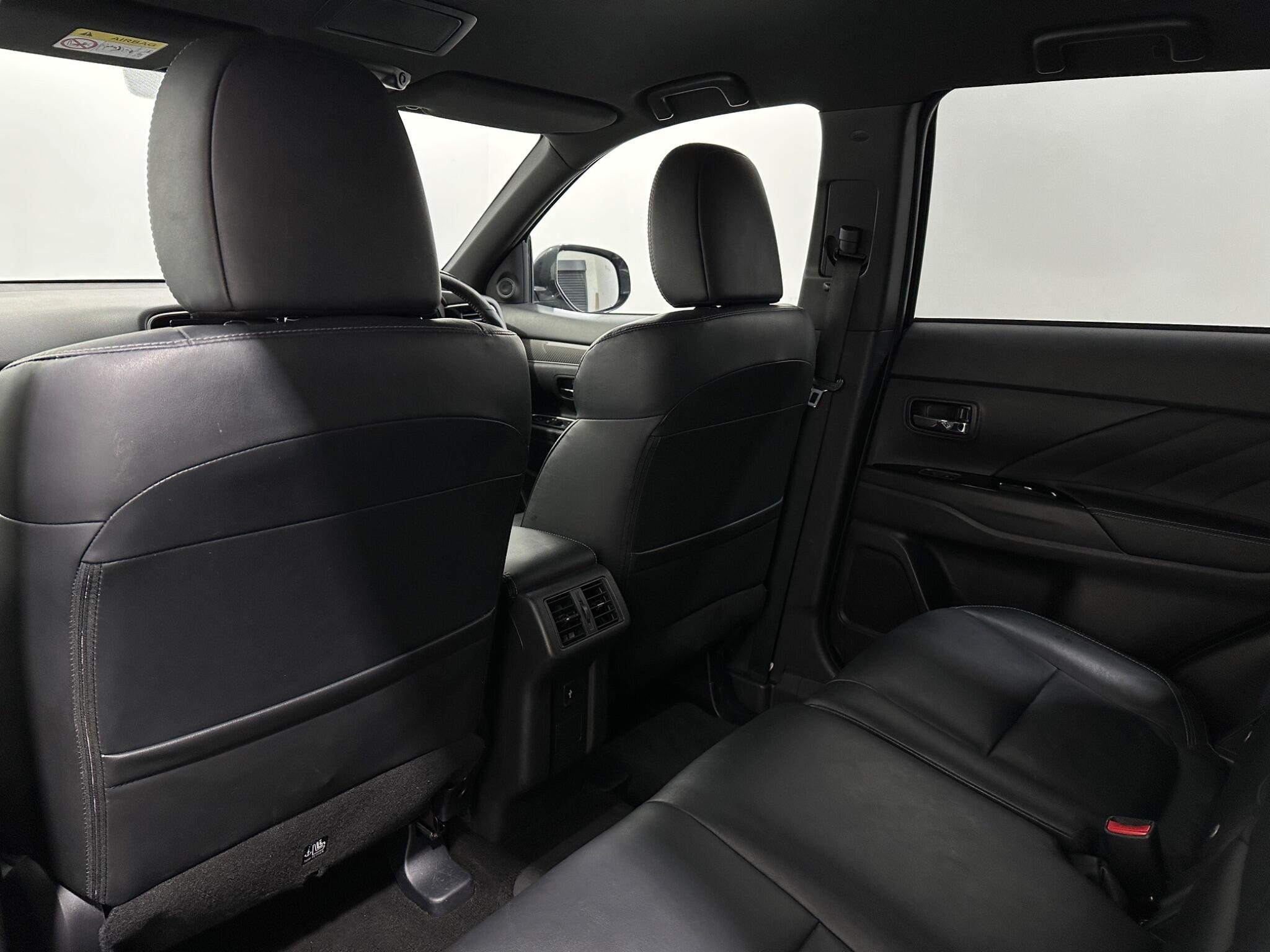 Mitsubishi Outlander view 36