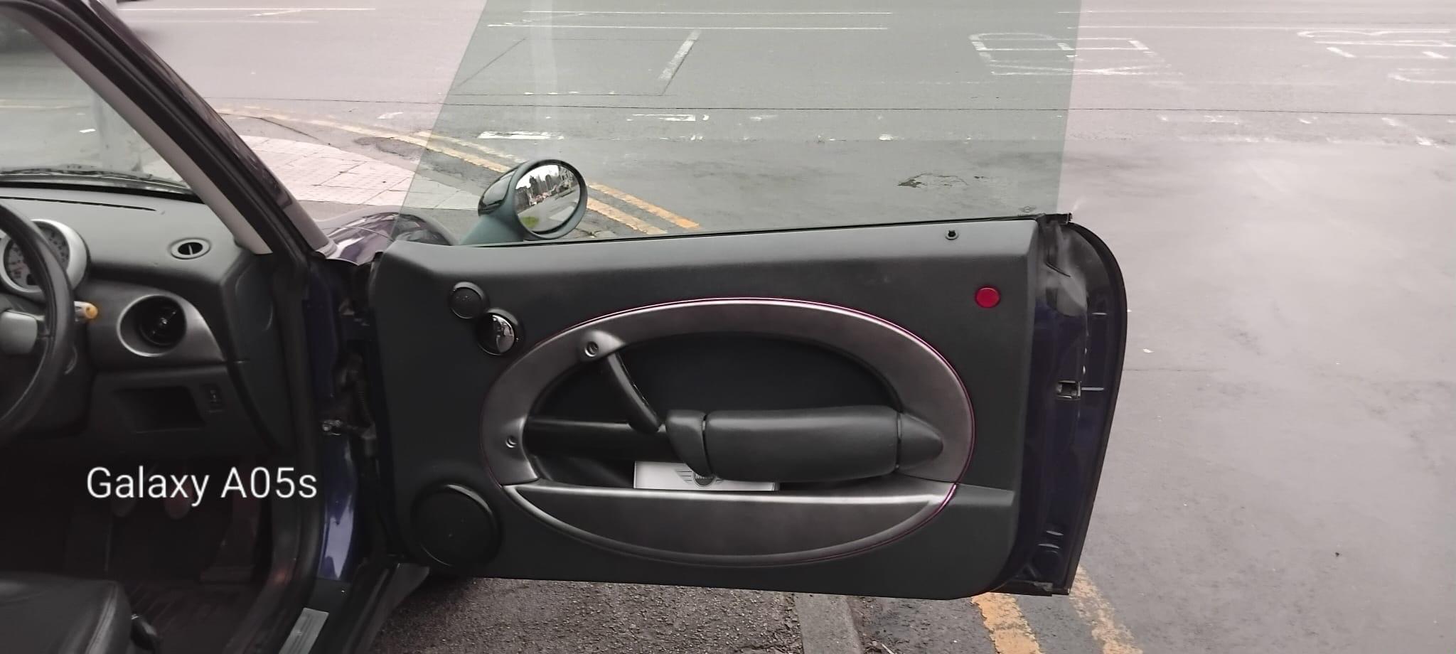 2005 MINI Hatch image 26