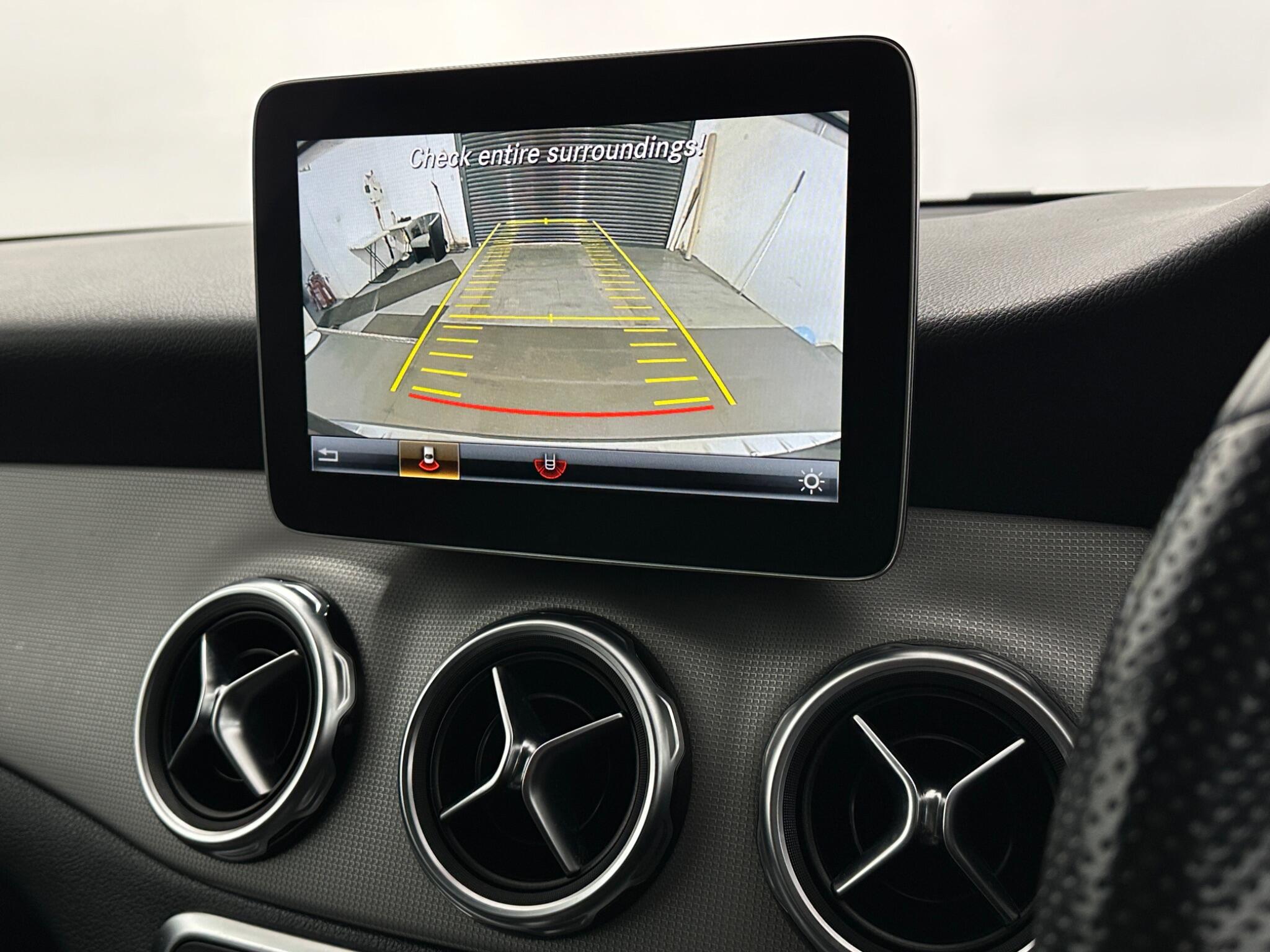 Mercedes-Benz Gla view 24