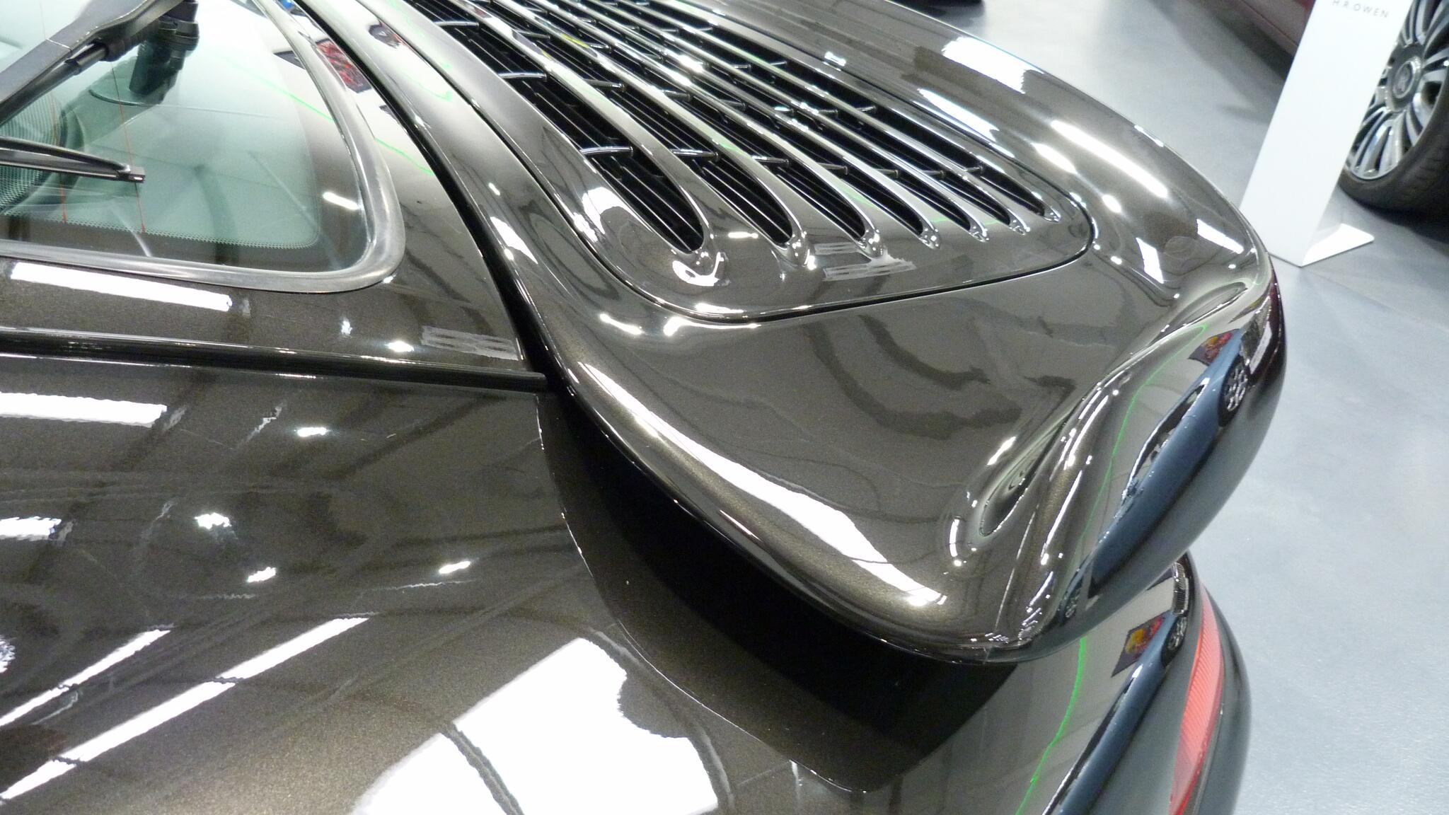 Porsche 911 view 34