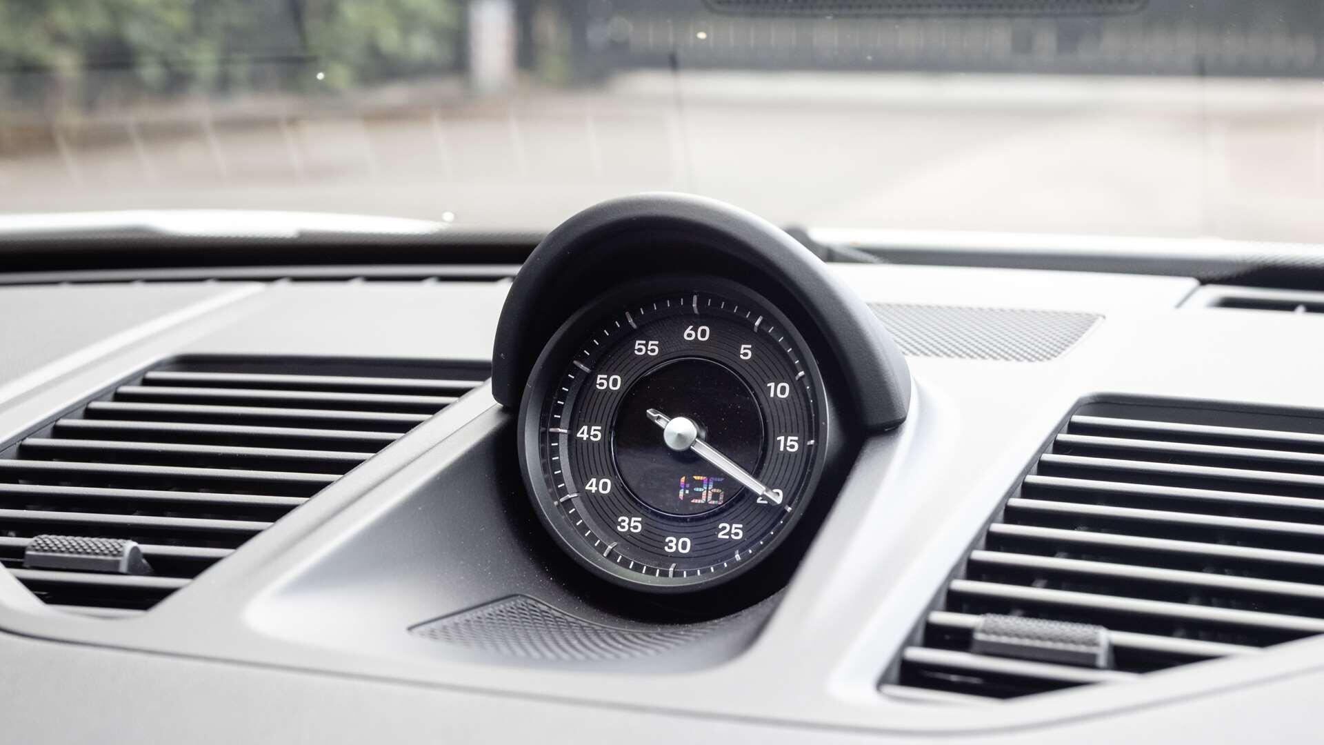 Porsche 911 view 16