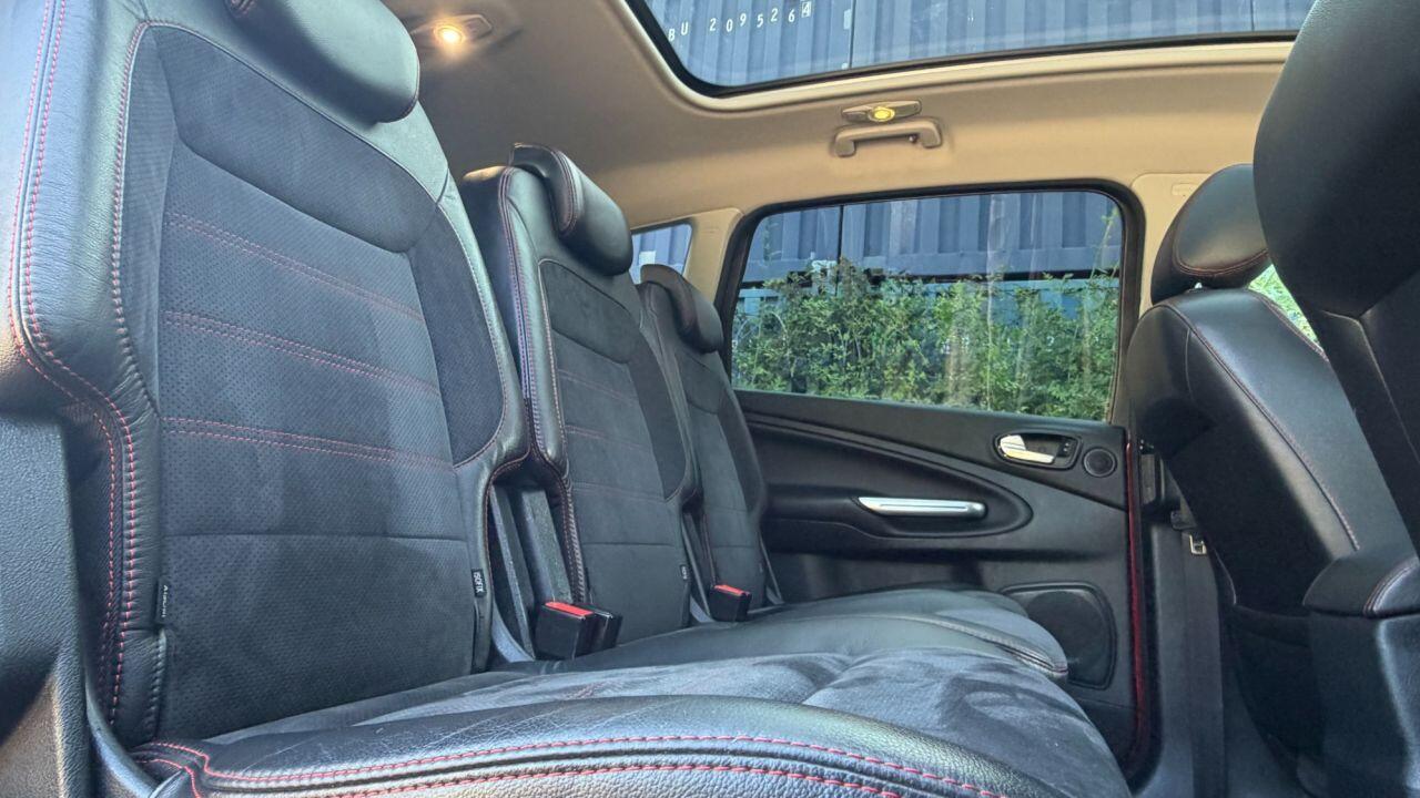 Ford S-Max view 13