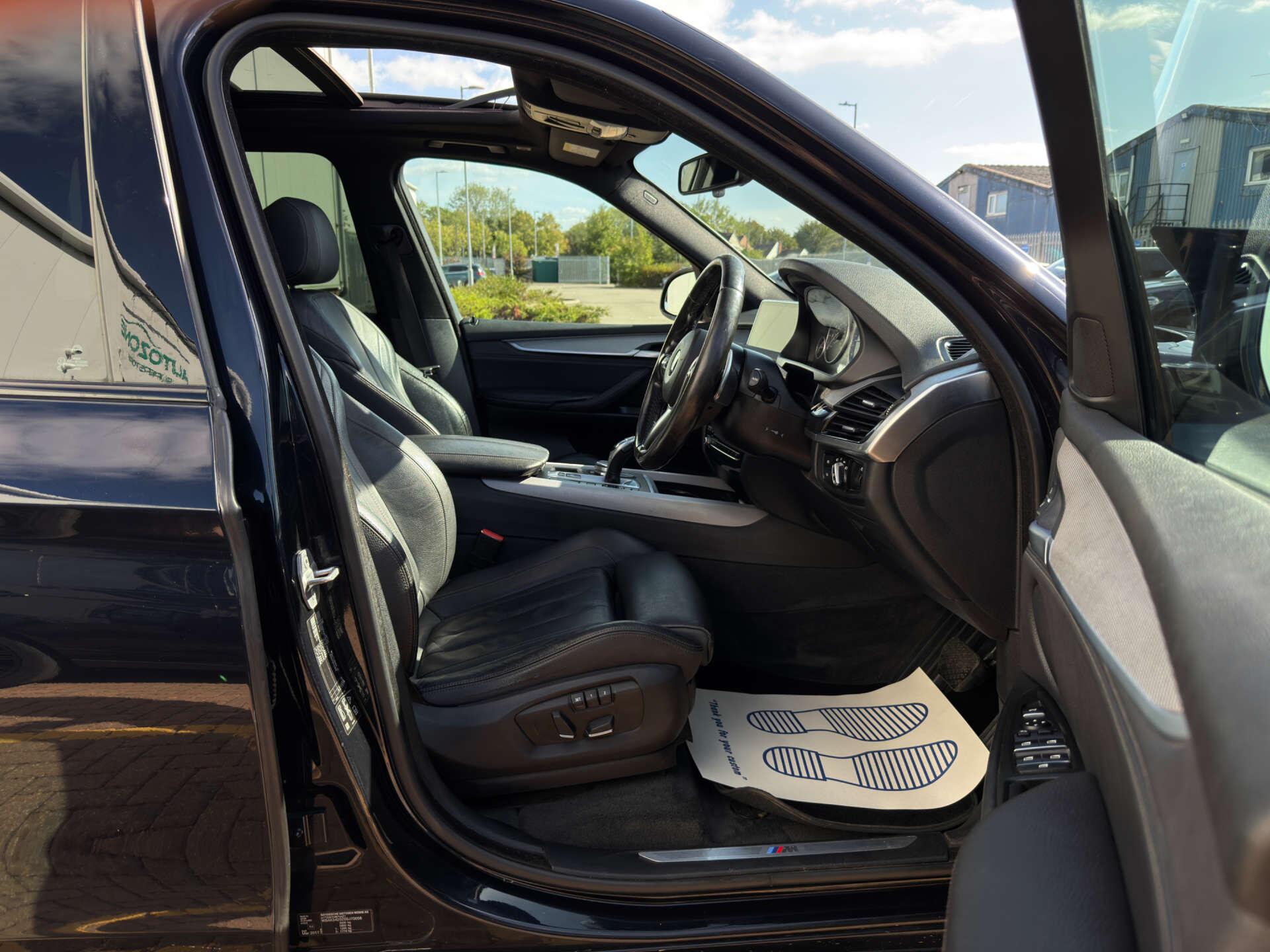 BMW X5 view 18