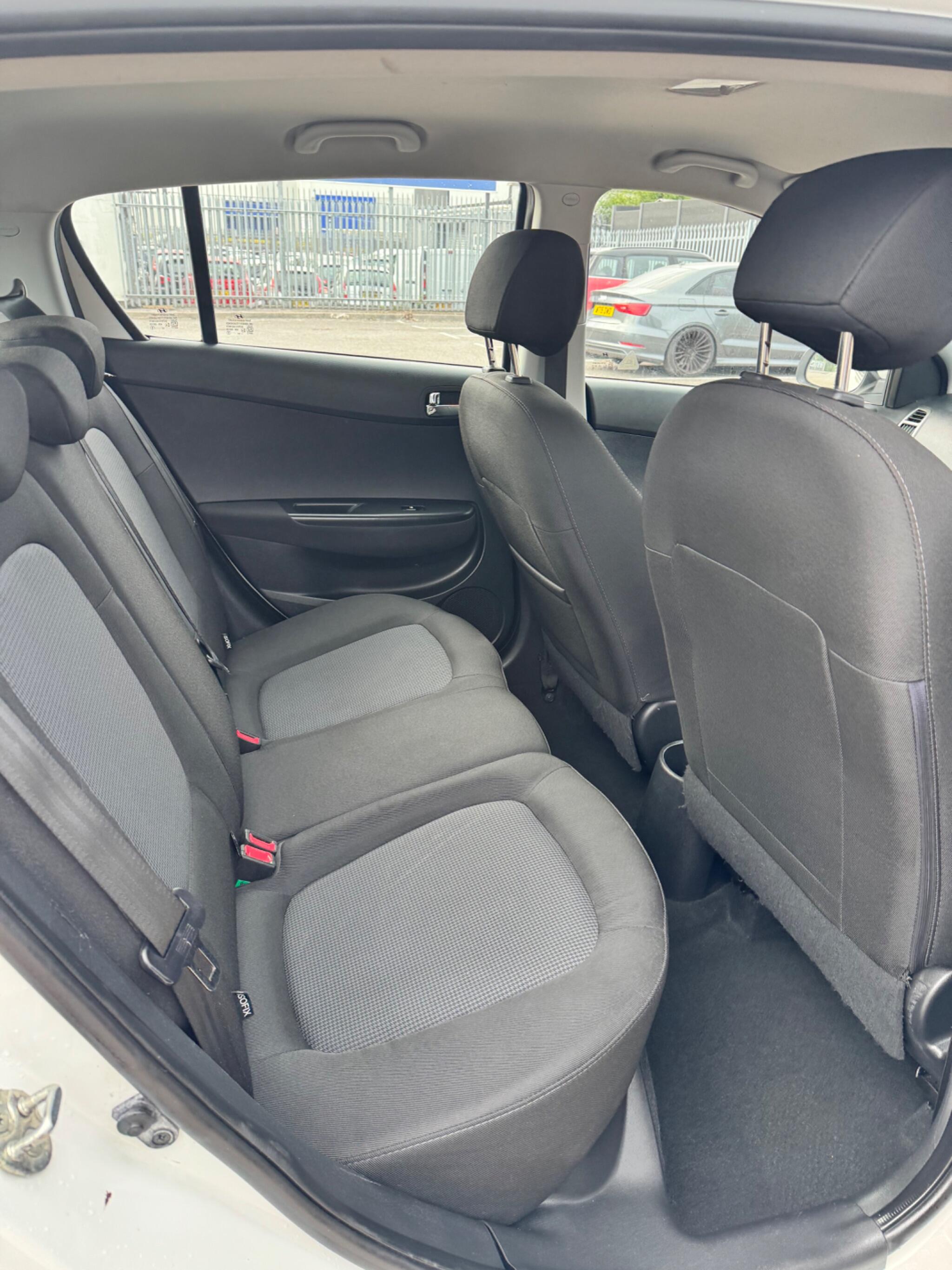 Hyundai i20 view 32