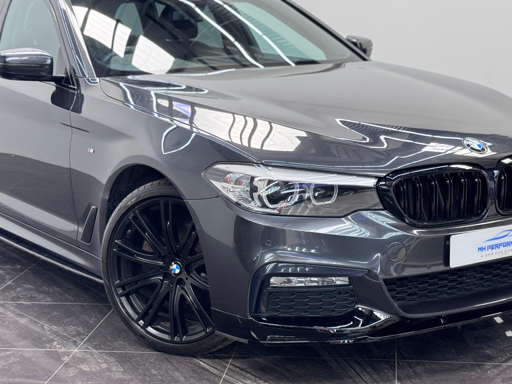 BMW 5 Series view 10