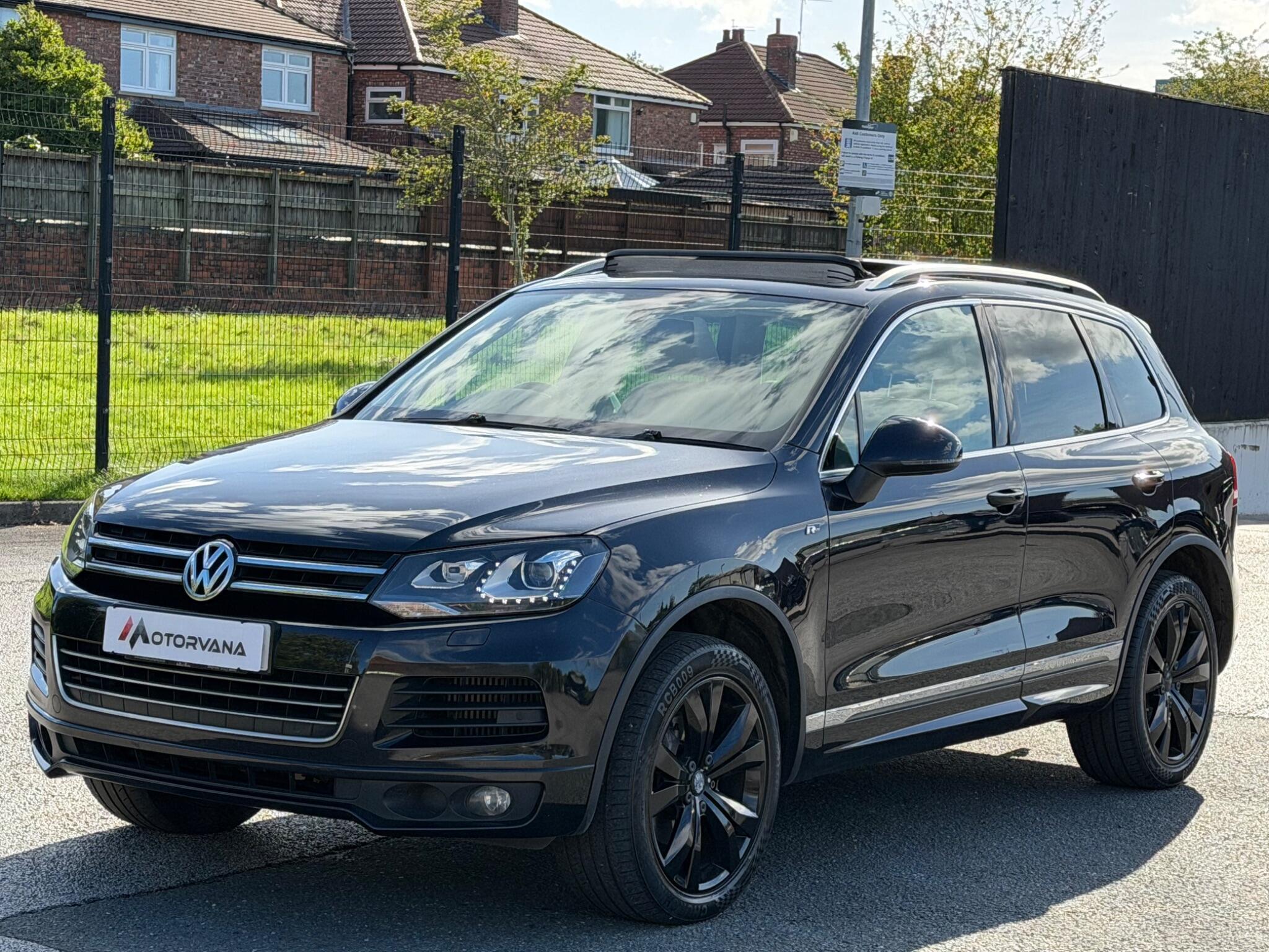 Volkswagen Touareg view 6