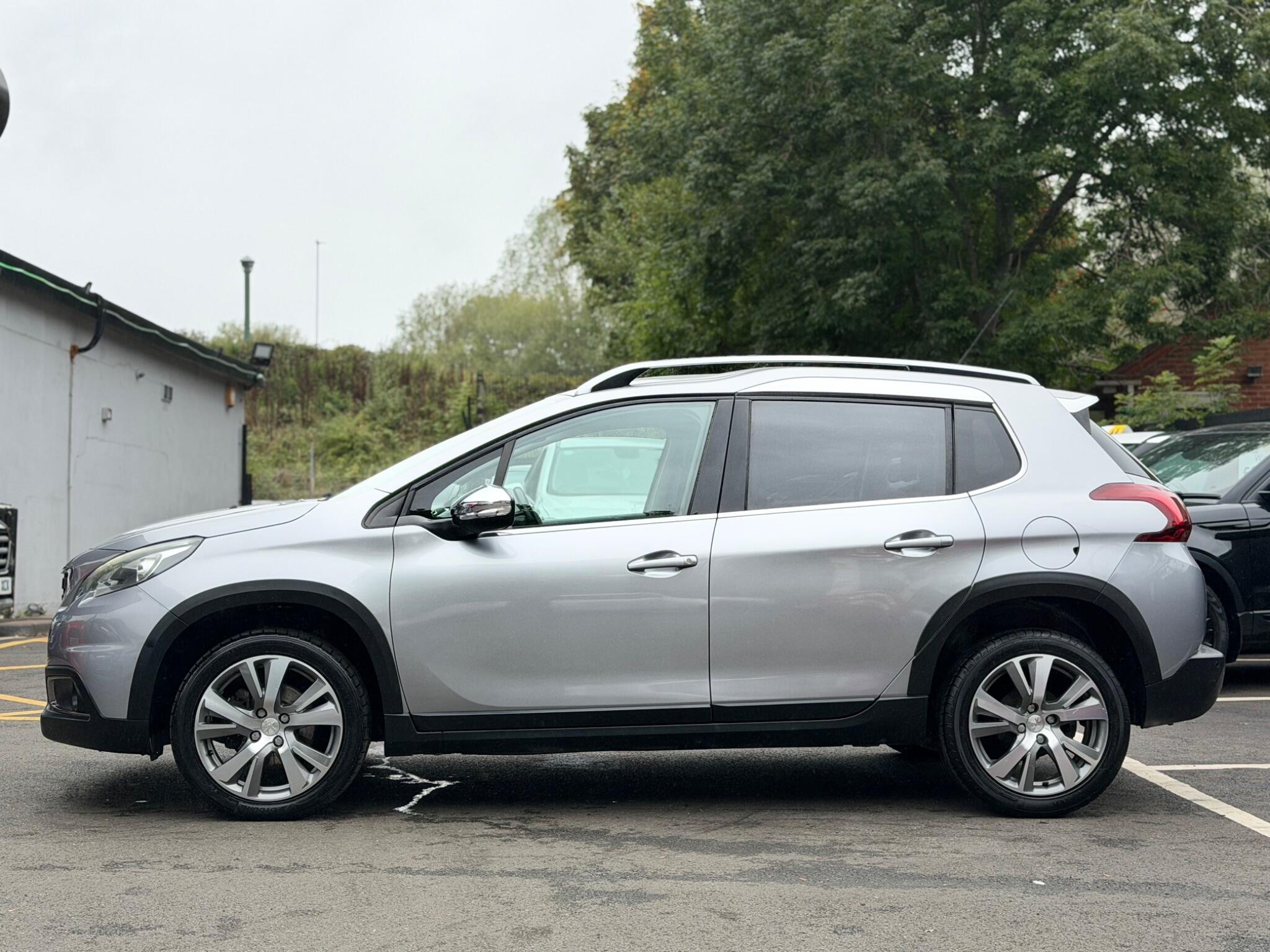 Peugeot 2008 view 7