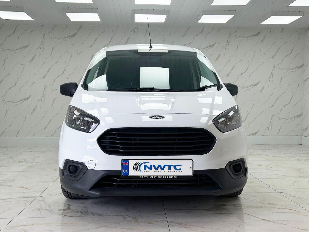 Ford Transit Courier view 5