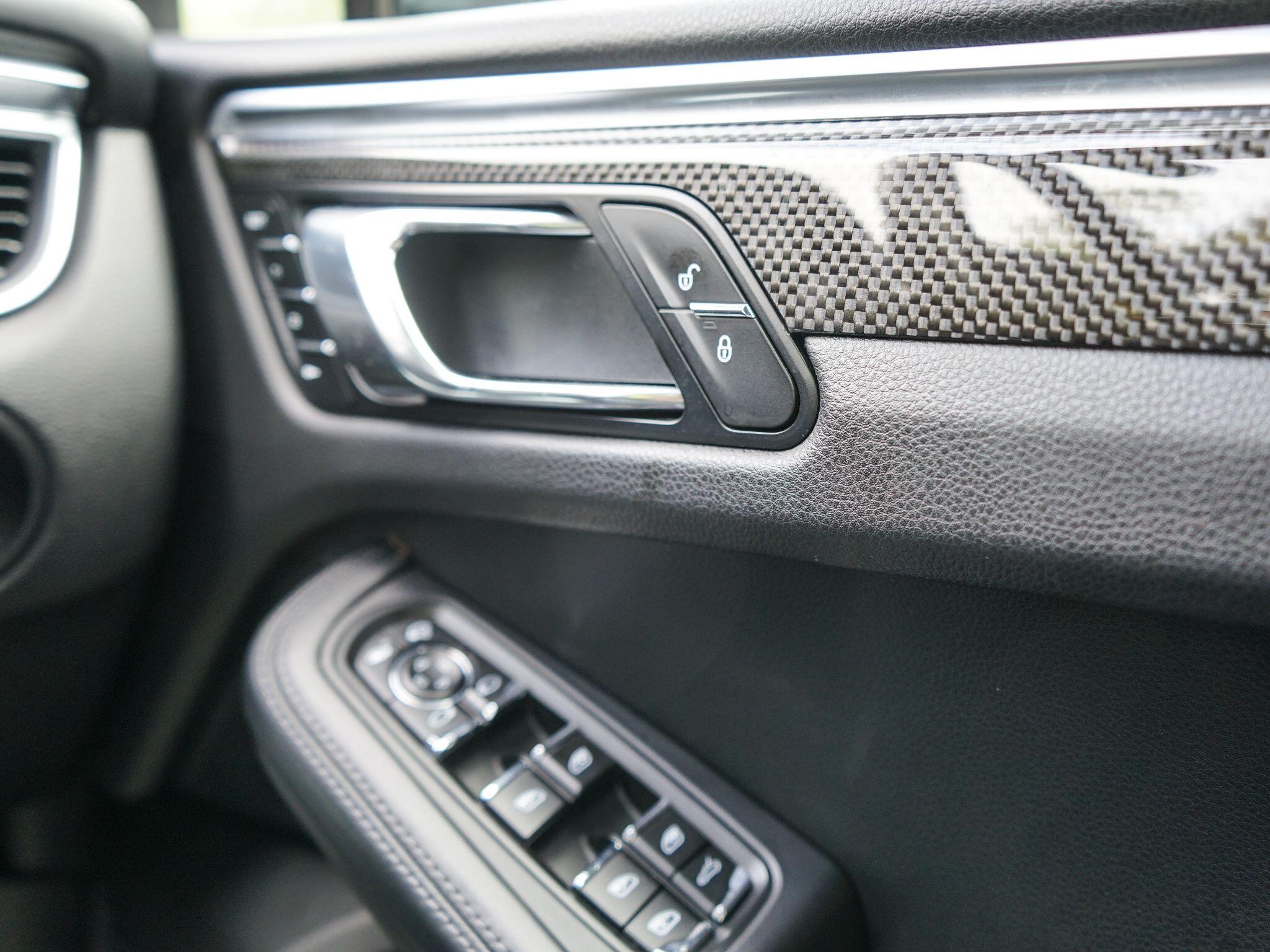 Porsche Macan view 34