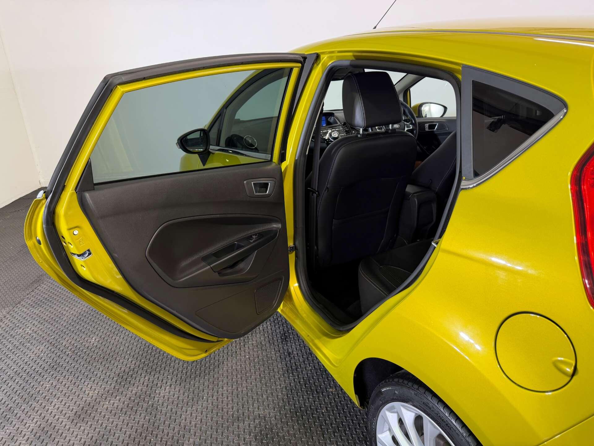 Ford Fiesta view 52