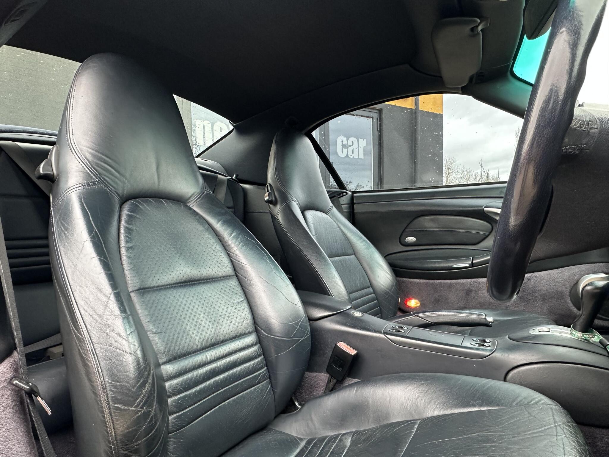 Porsche 911 view 13