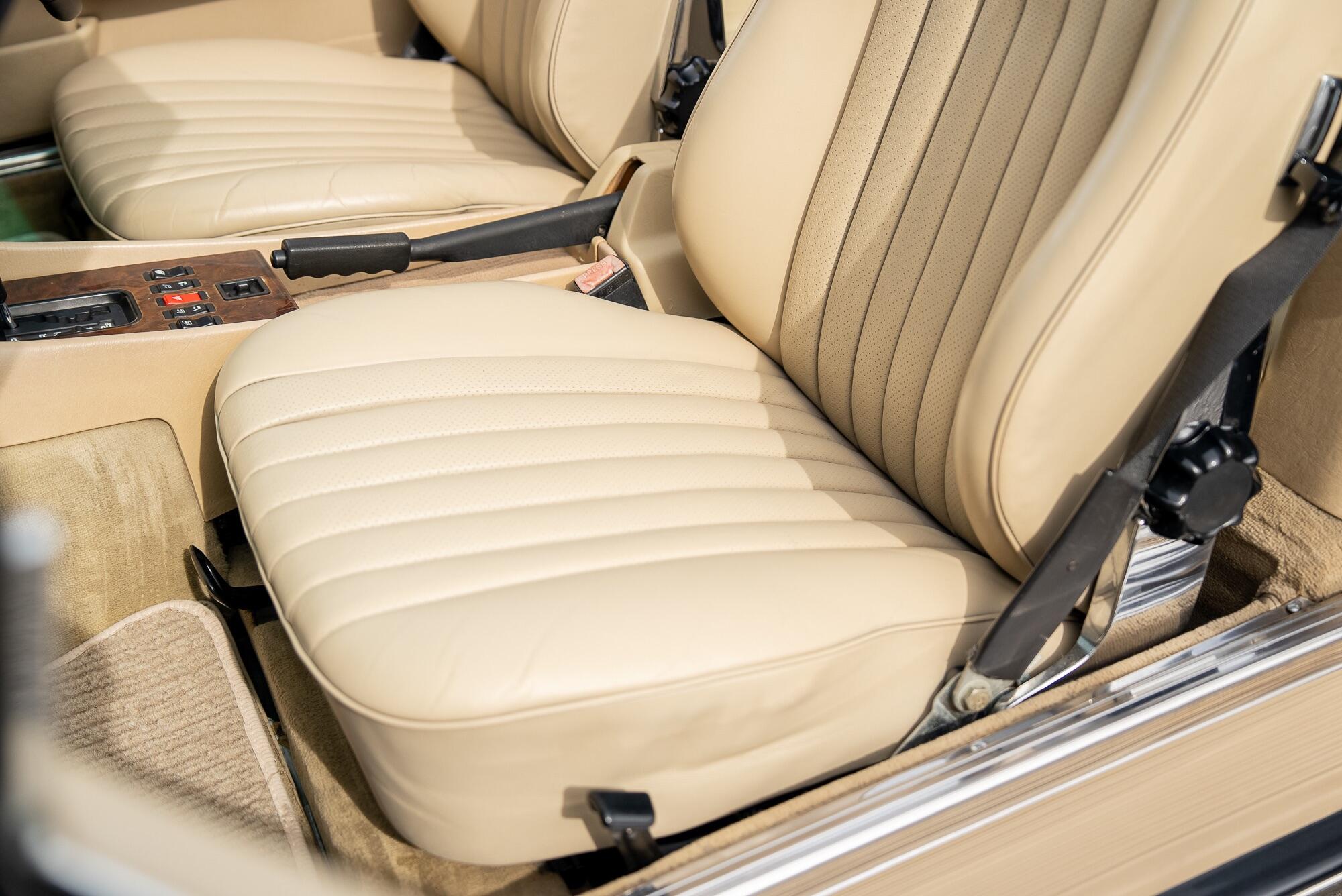 Mercedes-Benz 500 SL view 35