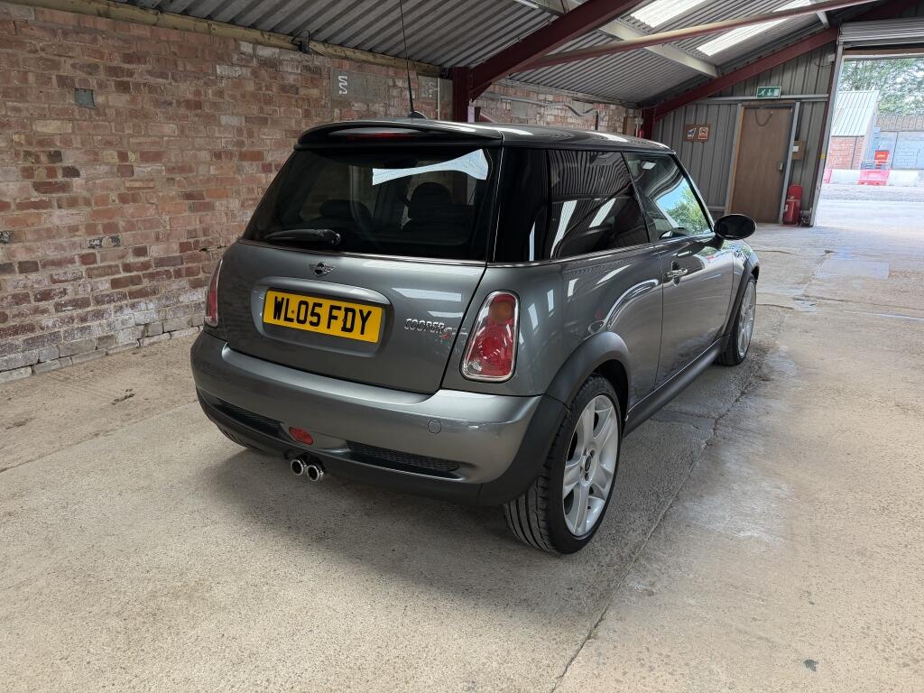 Mini Hatch view 19