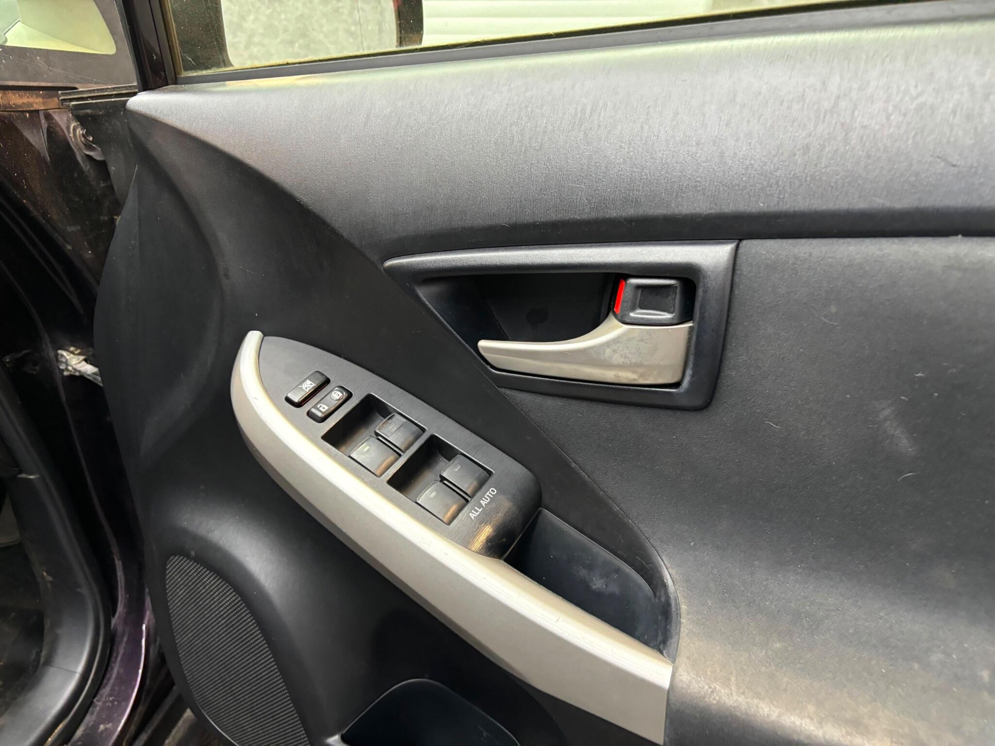 Toyota Prius view 15