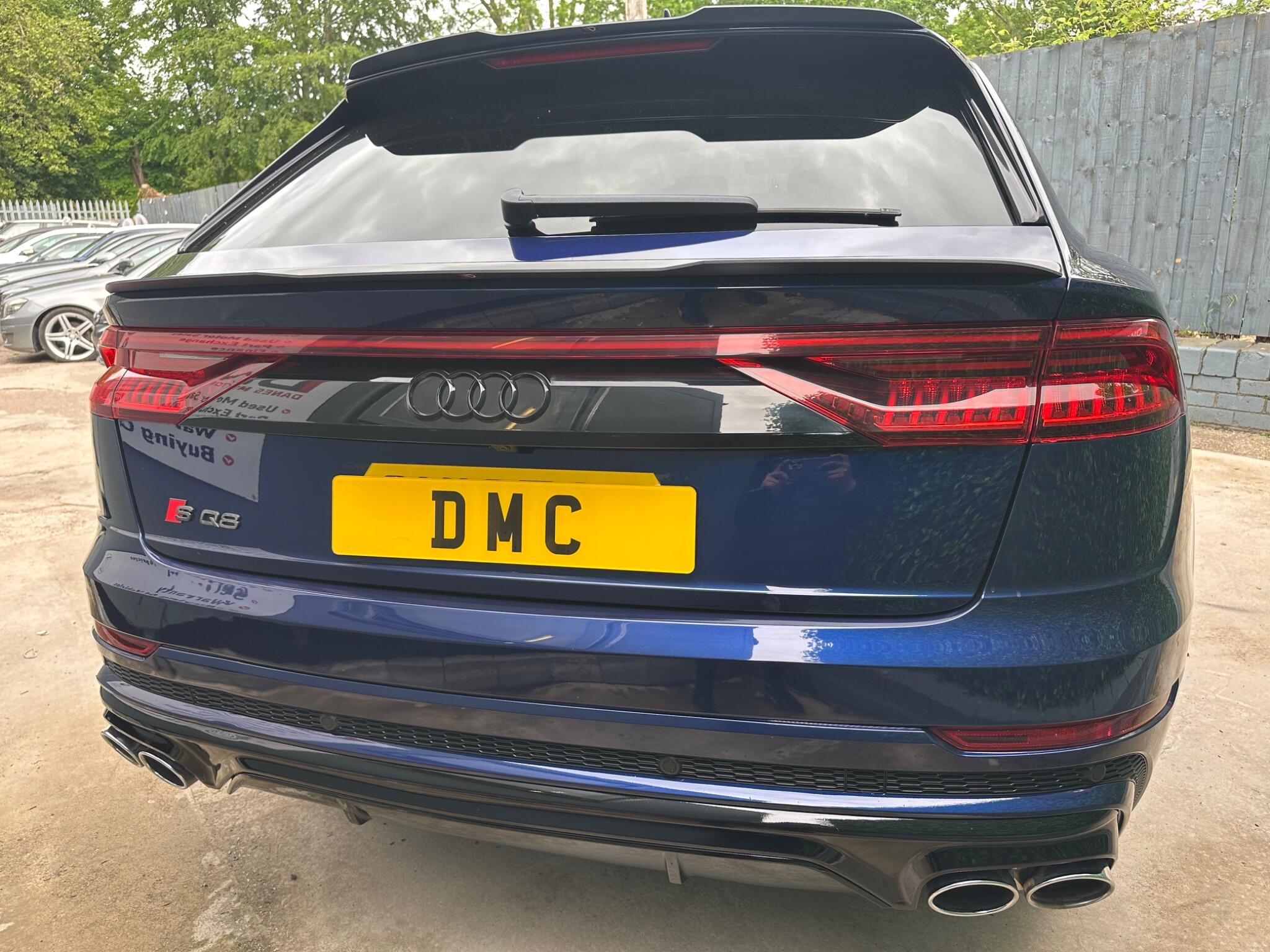 Audi Q8 view 48