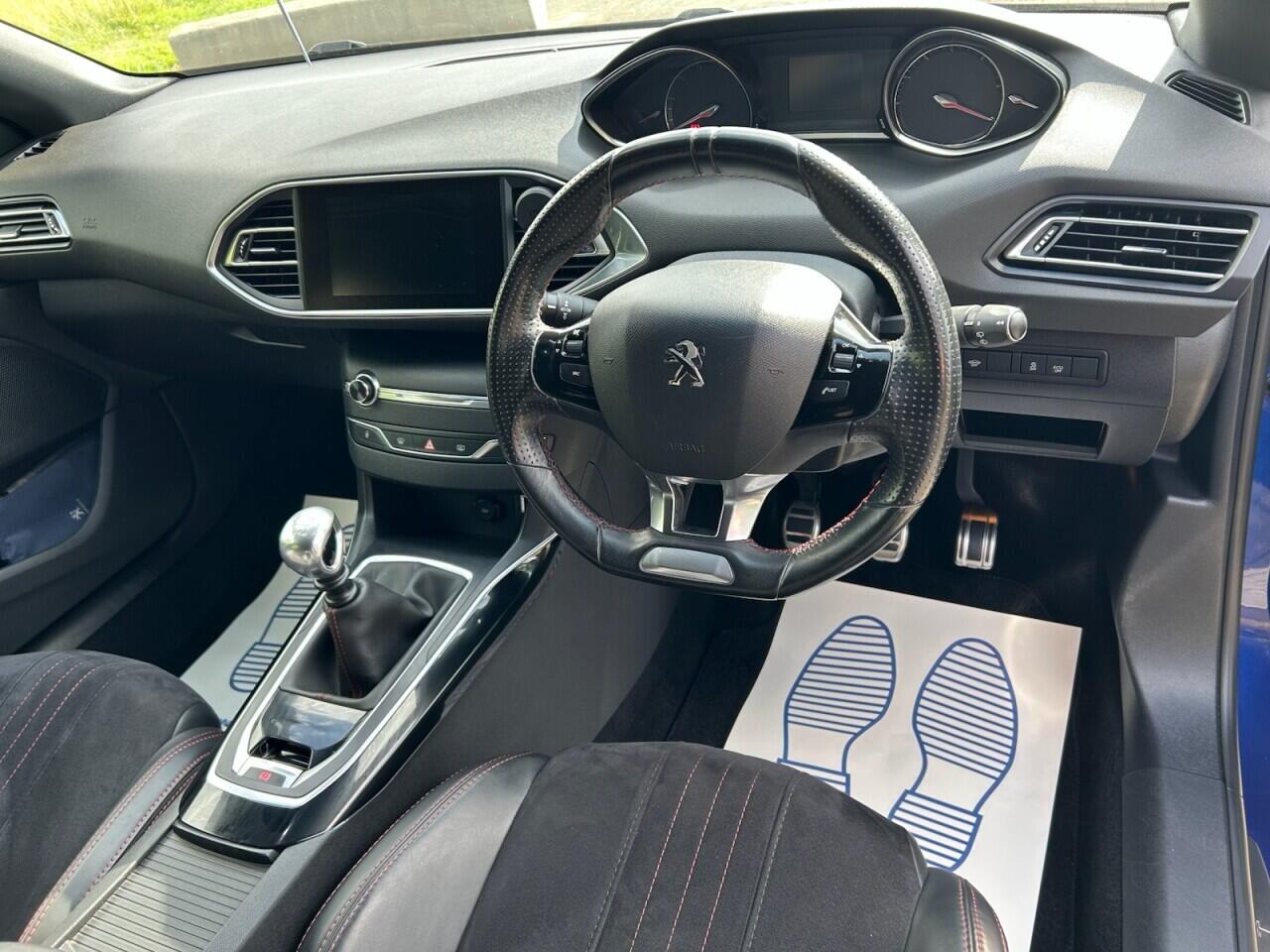 Peugeot 308 view 3