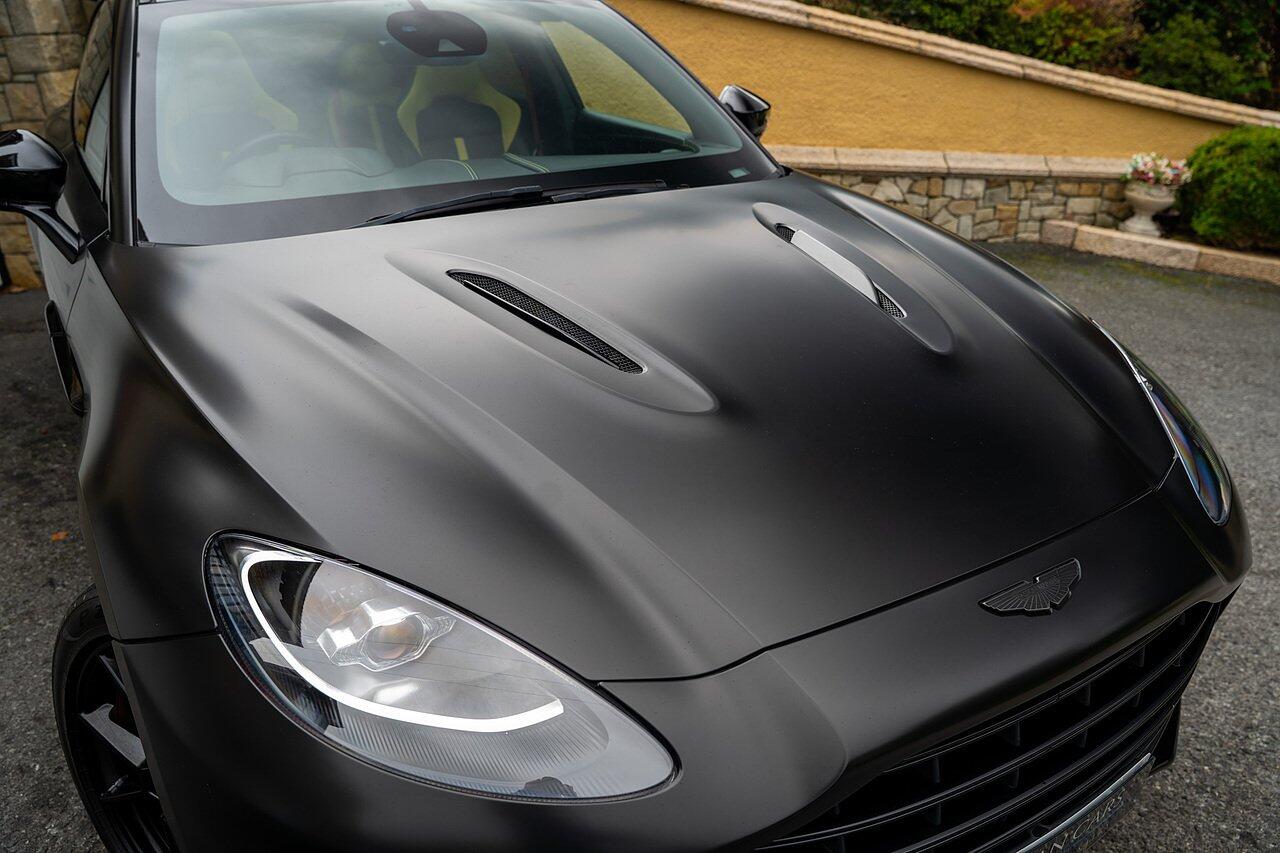 Aston Martin DBX view 38