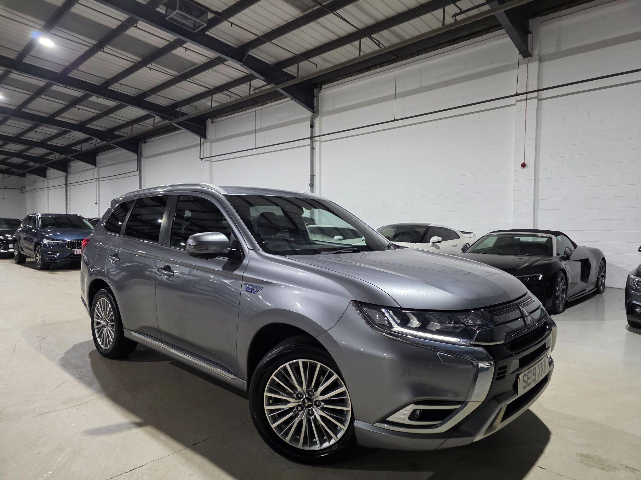 Mitsubishi Outlander view 3