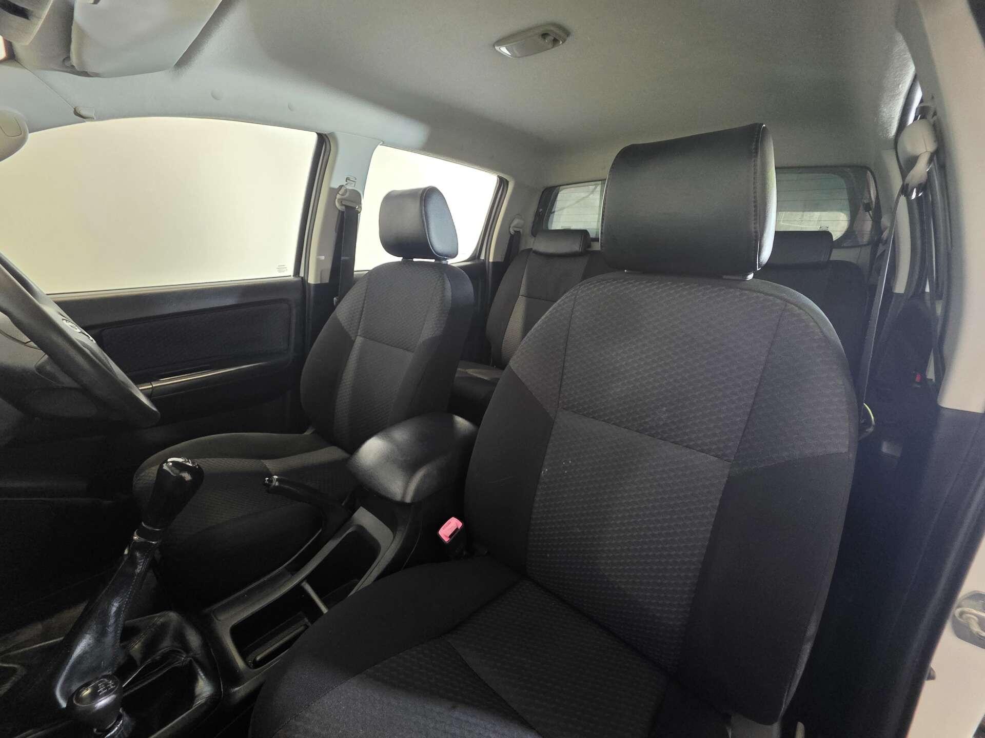 Toyota Hilux view 44
