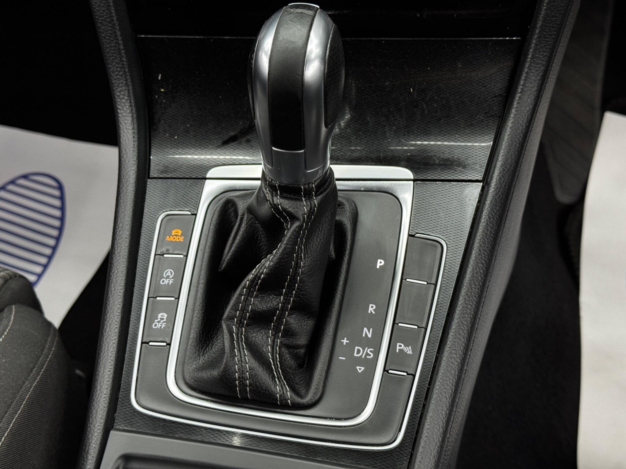 Volkswagen Golf view 24