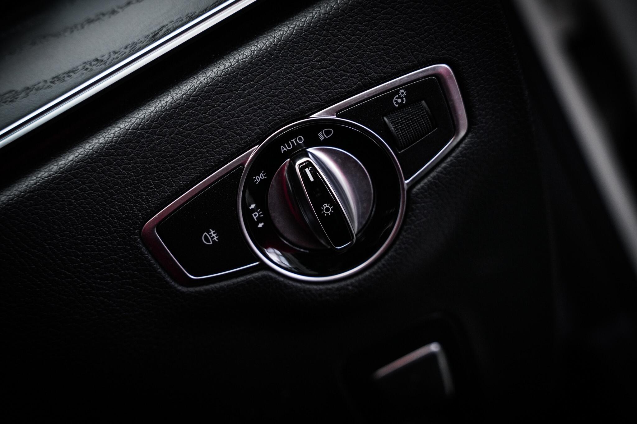 Mercedes-Benz E-Class view 54