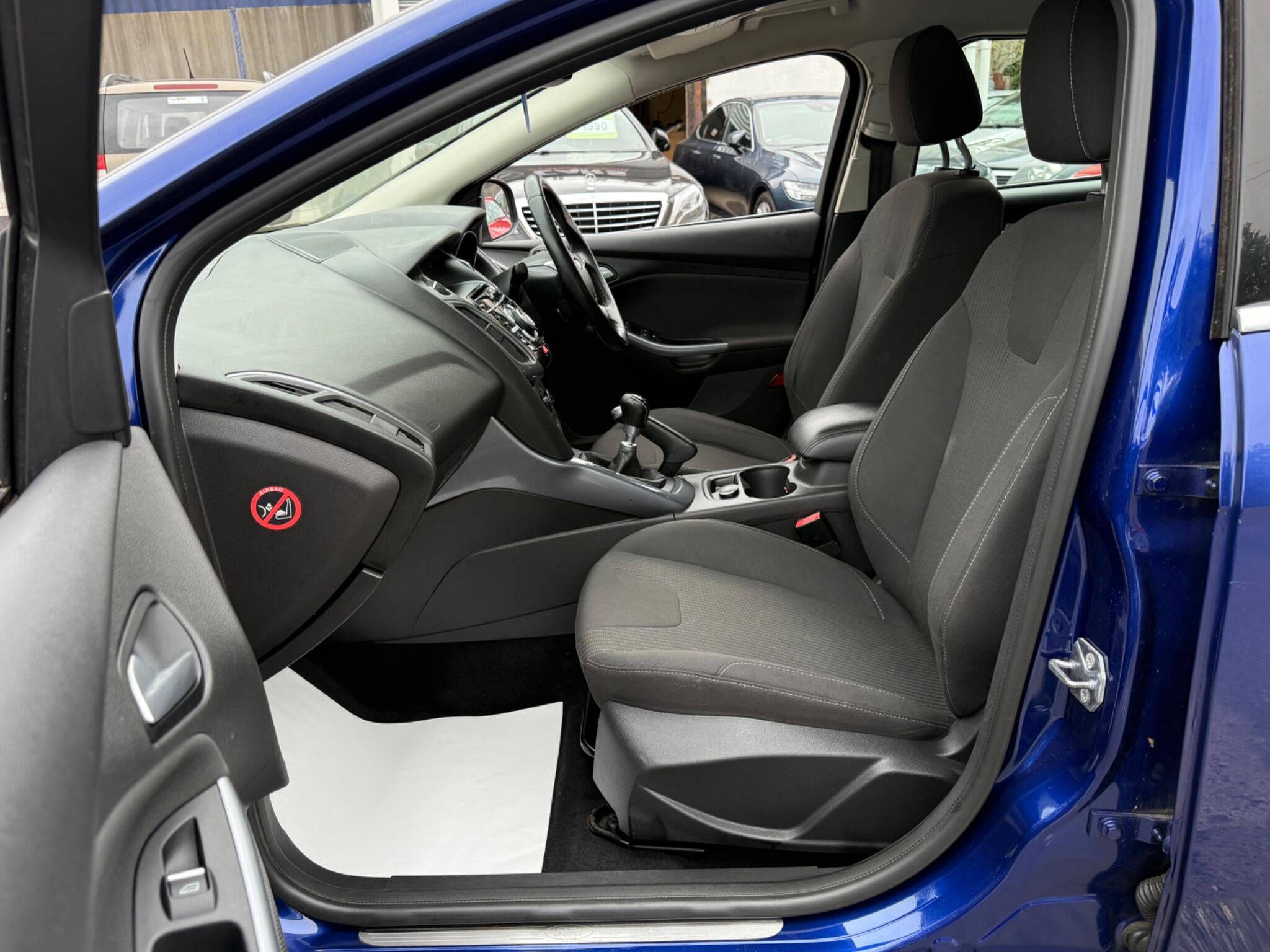 Ford Focus - Image 41