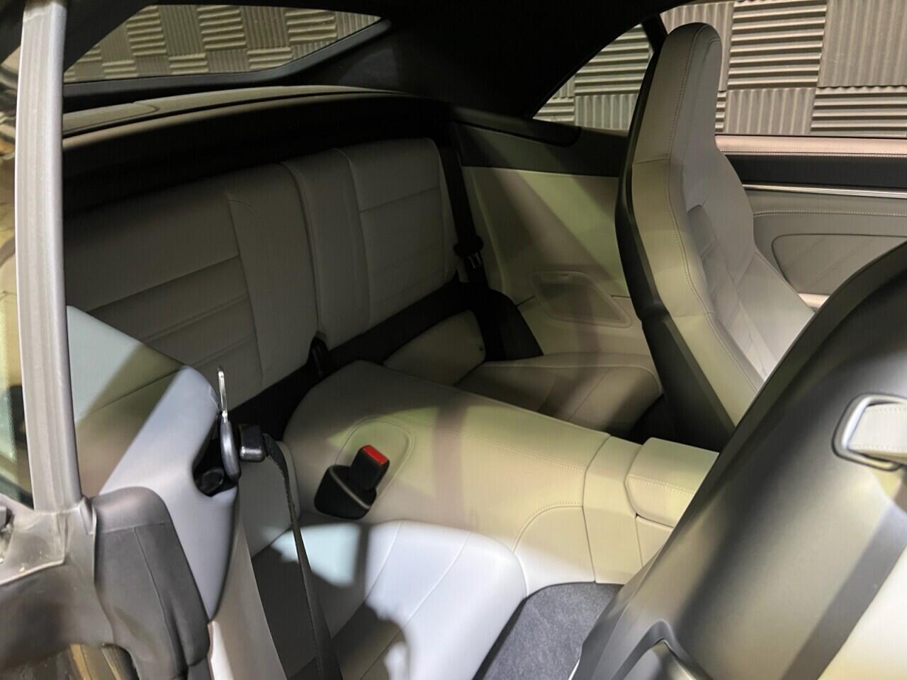 Porsche 911 view 14