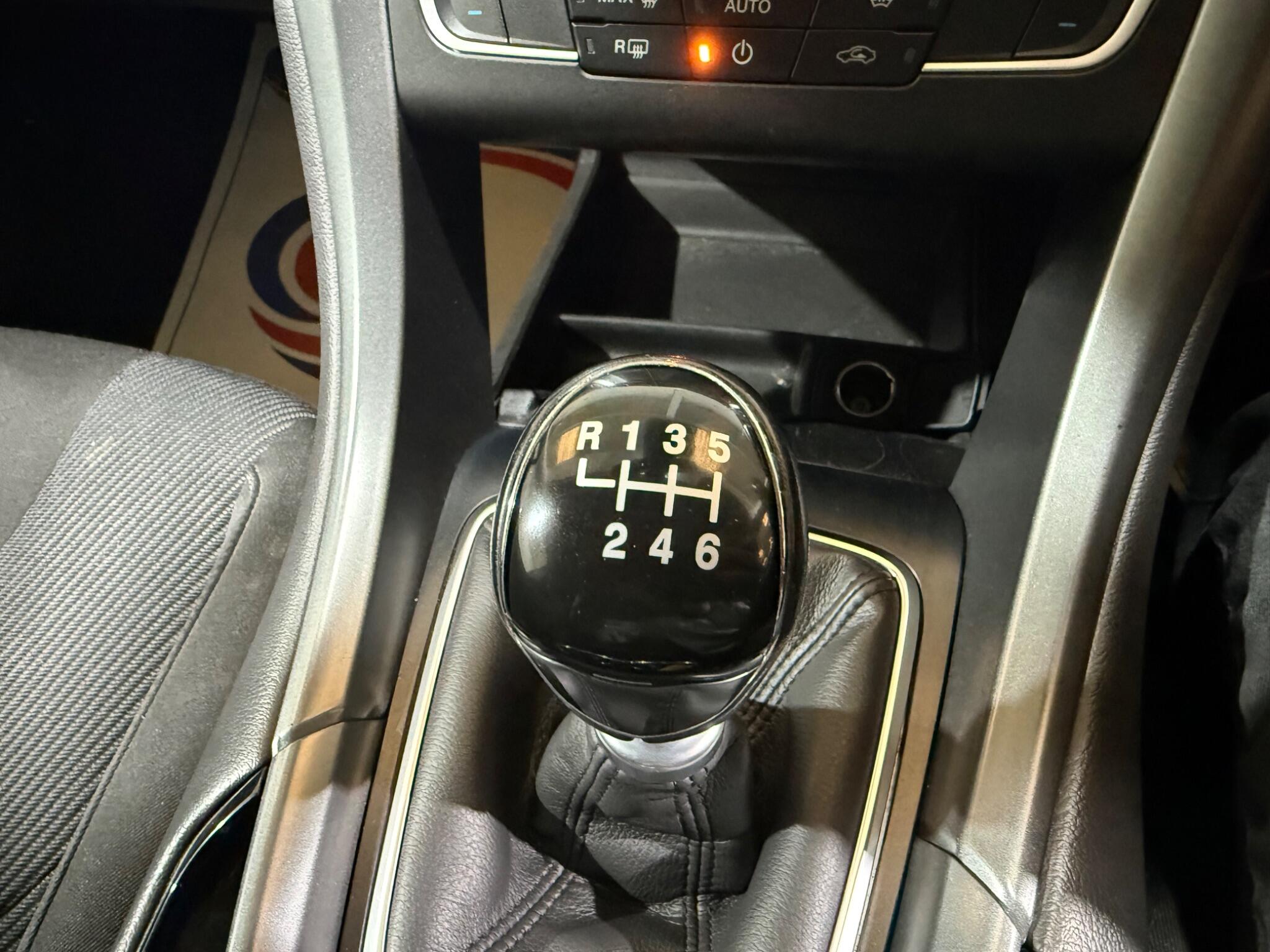 Ford Mondeo view 18