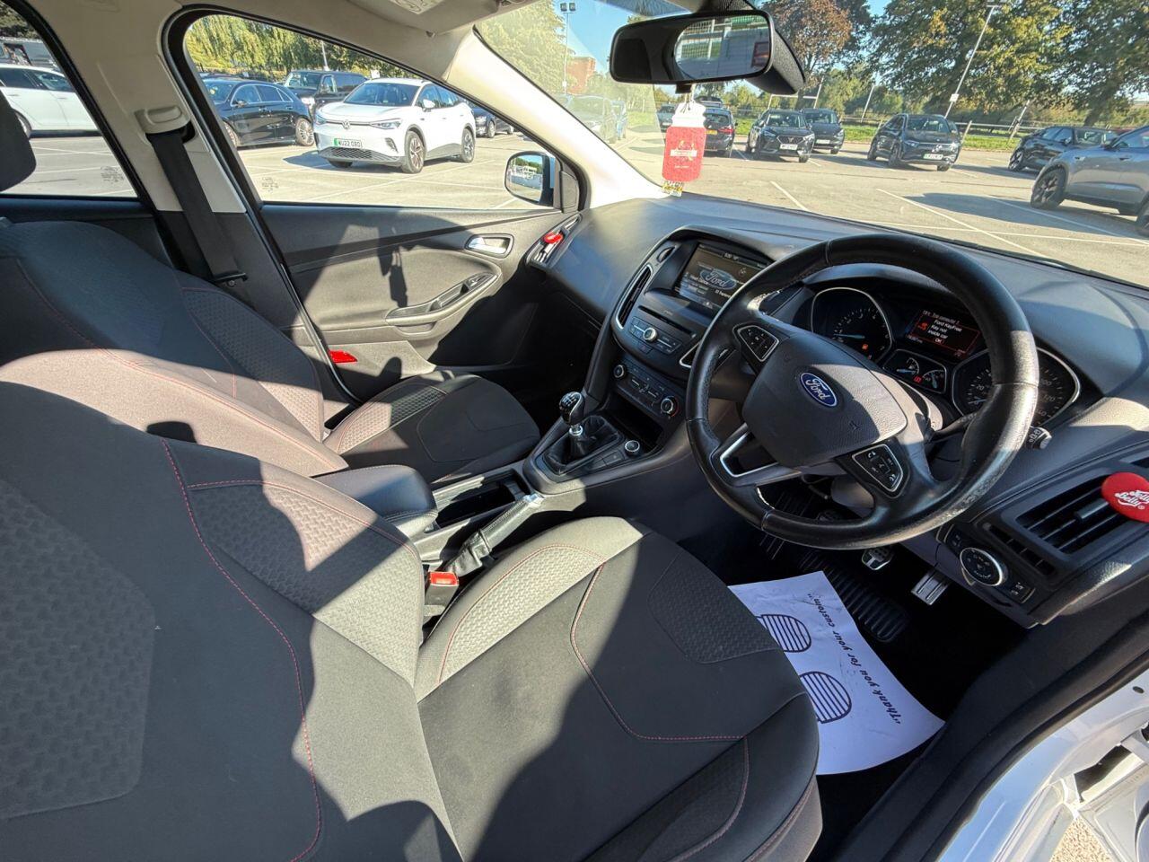 Ford Focus view 22