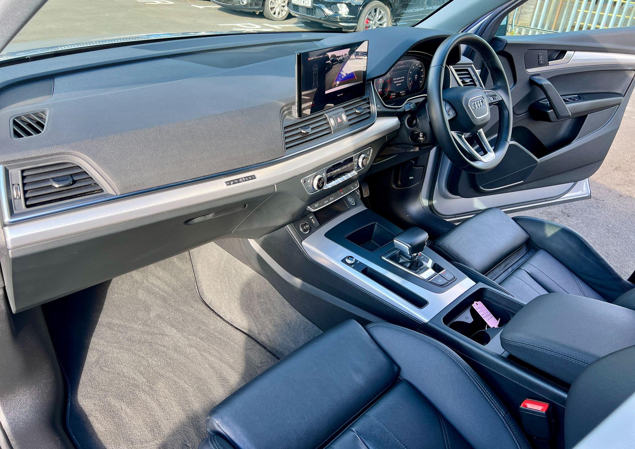 Audi Q5 view 14