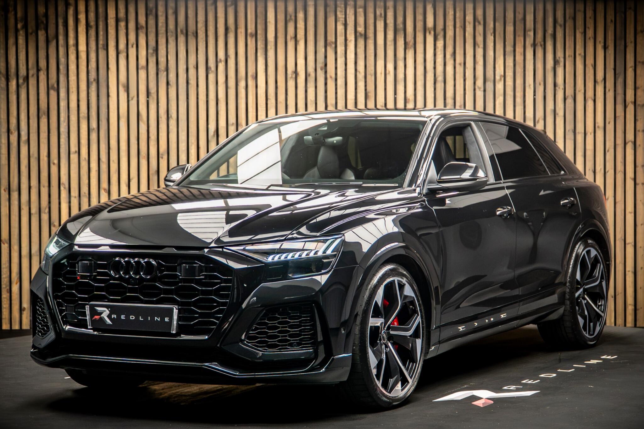 Audi RS Q8 view 8