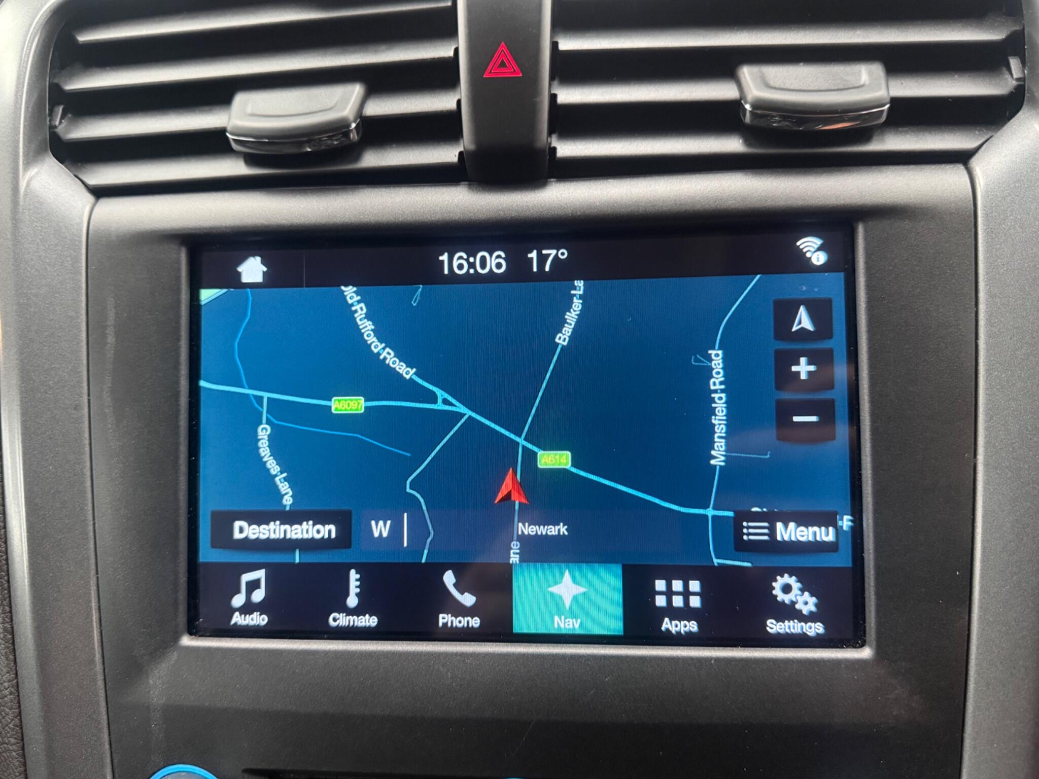 Ford Mondeo view 23