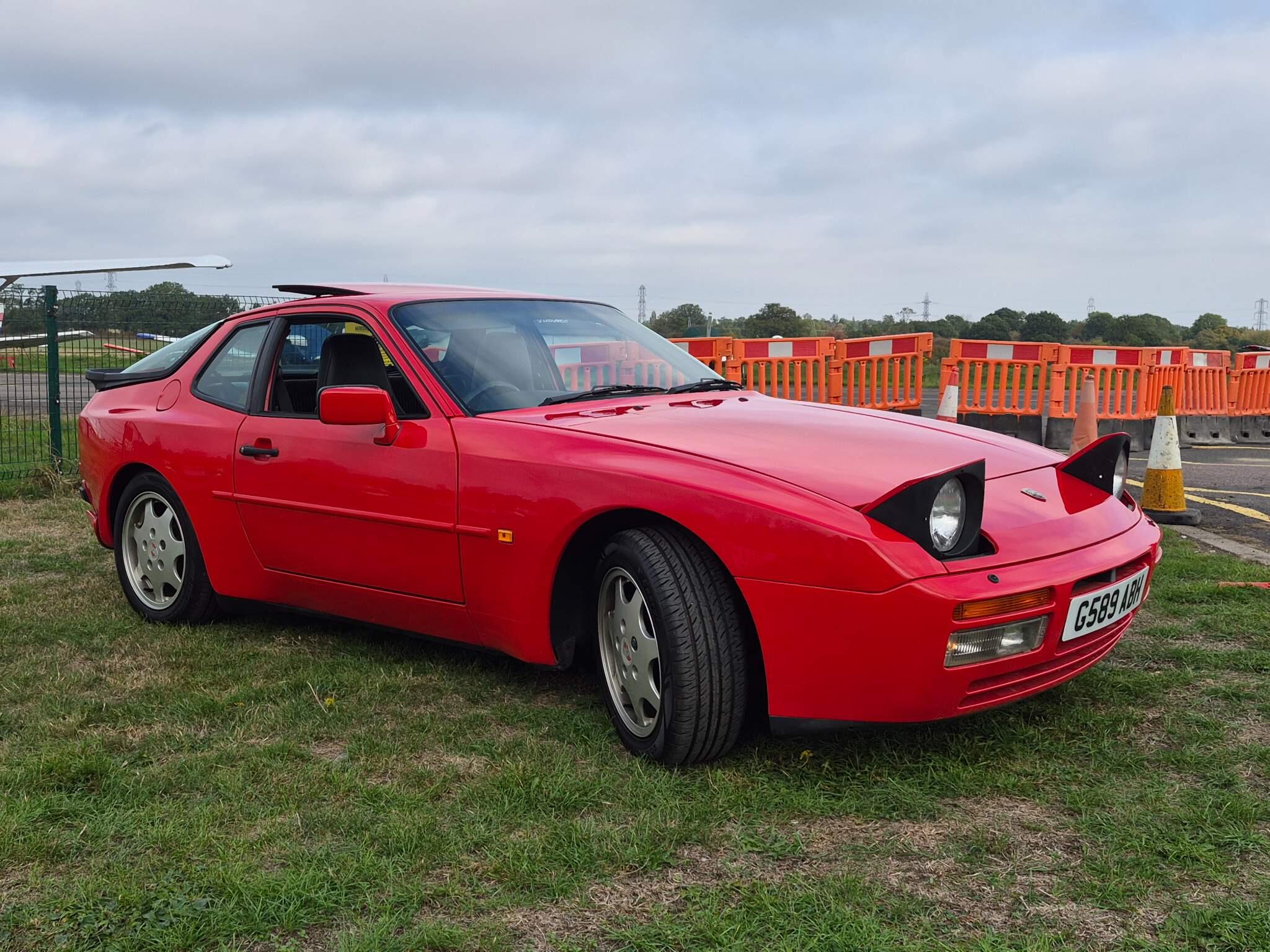 Porsche 944