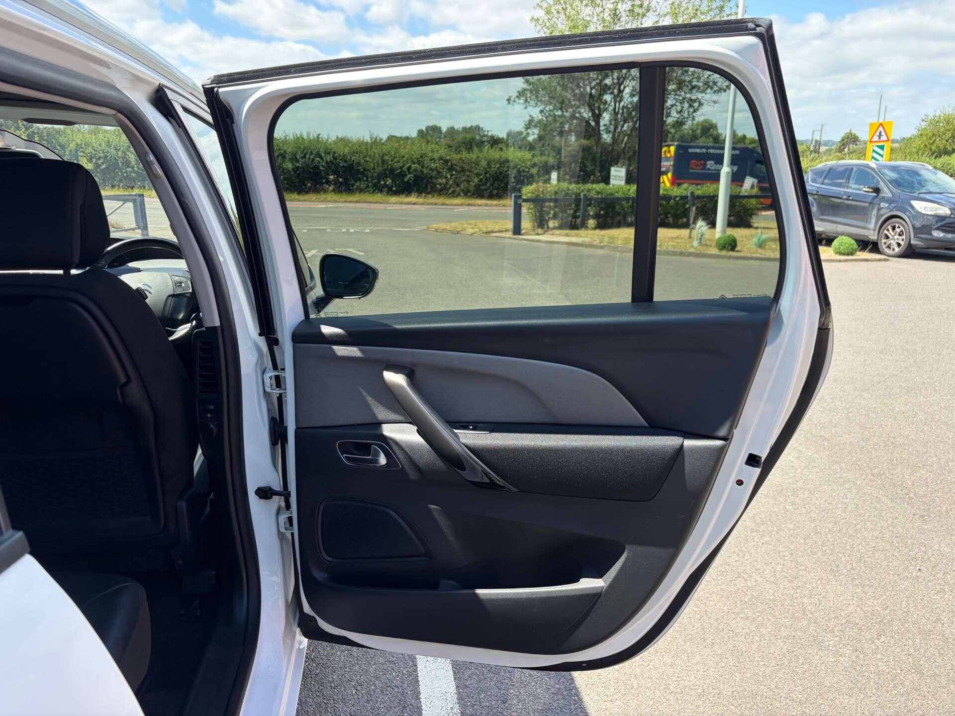 Citroen Grand C4 Spacetourer view 27