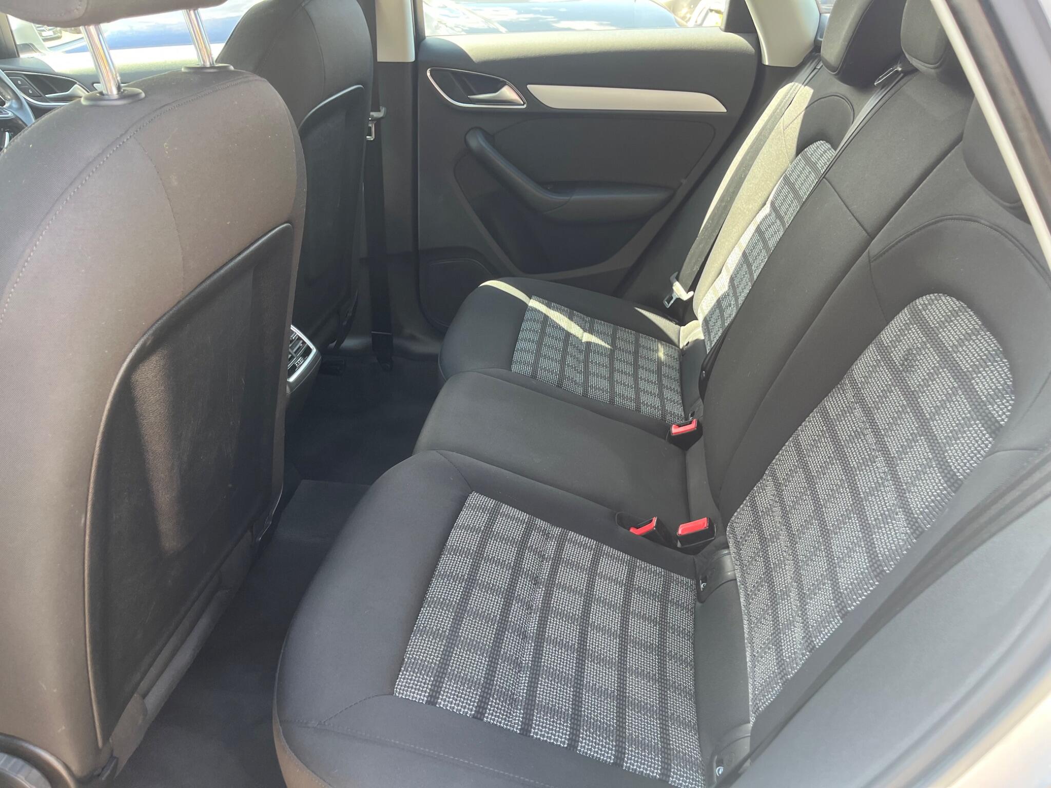 Audi Q3 view 12