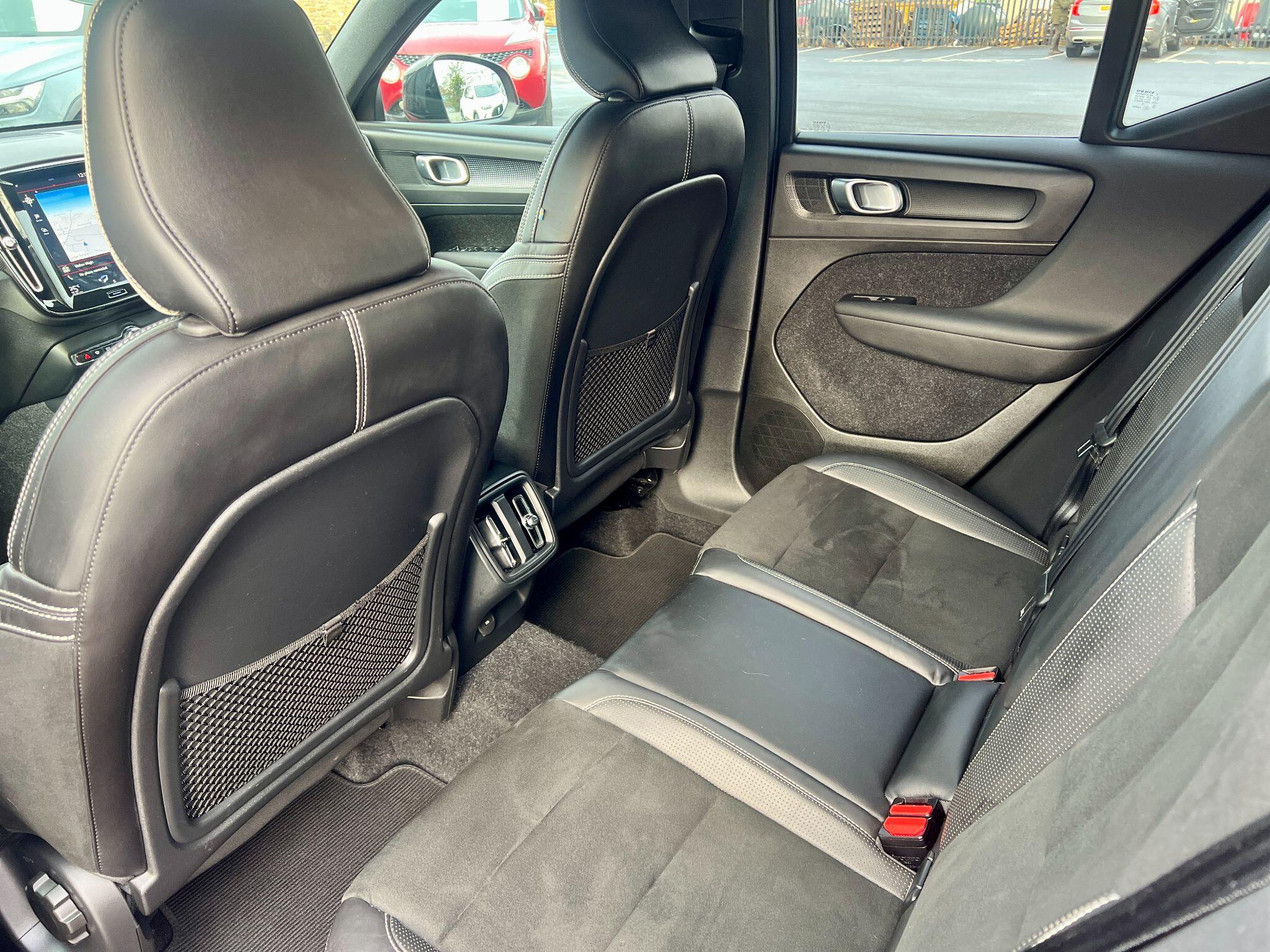 Volvo XC40 view 22