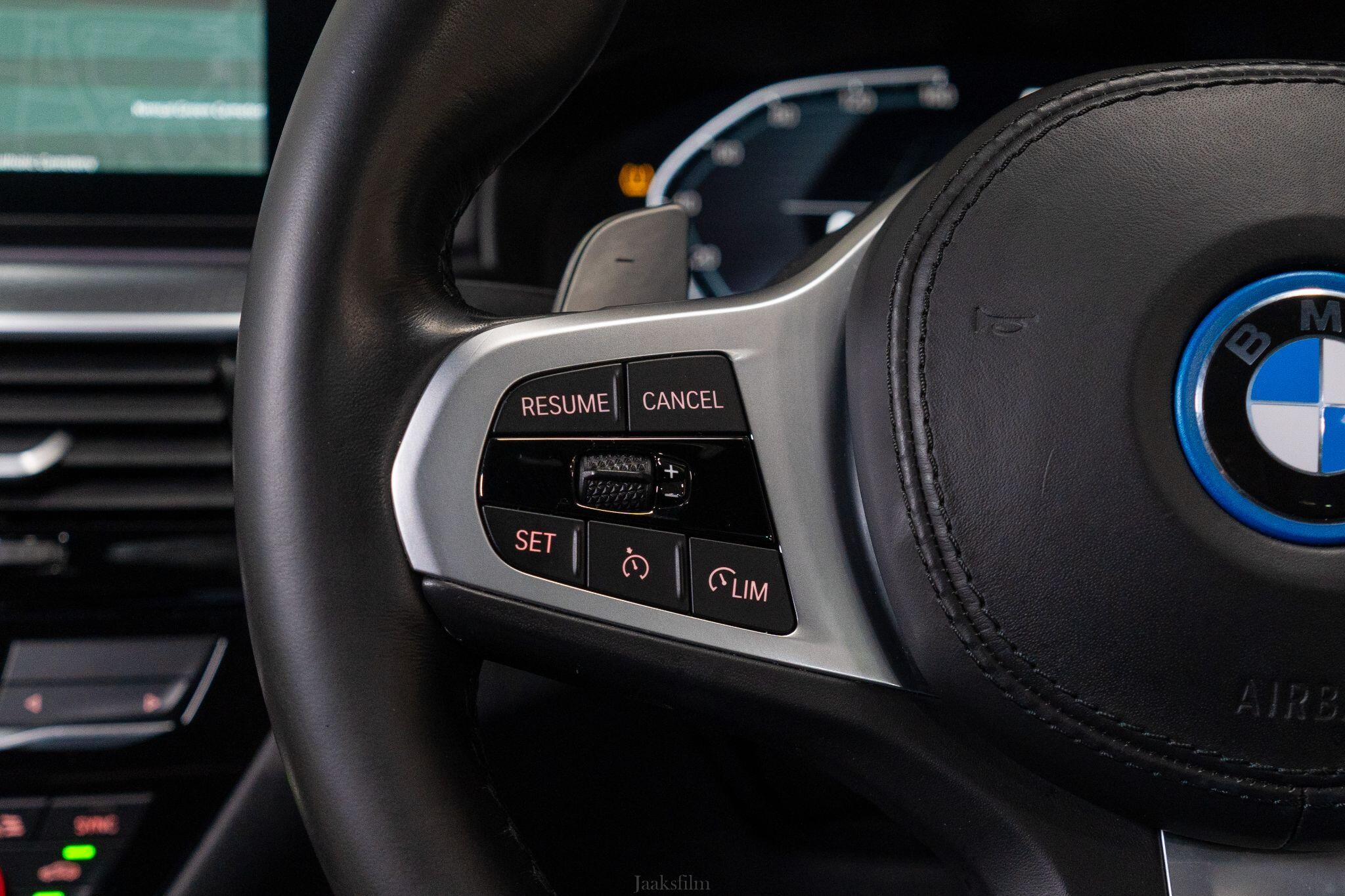 BMW 5 Series view 21