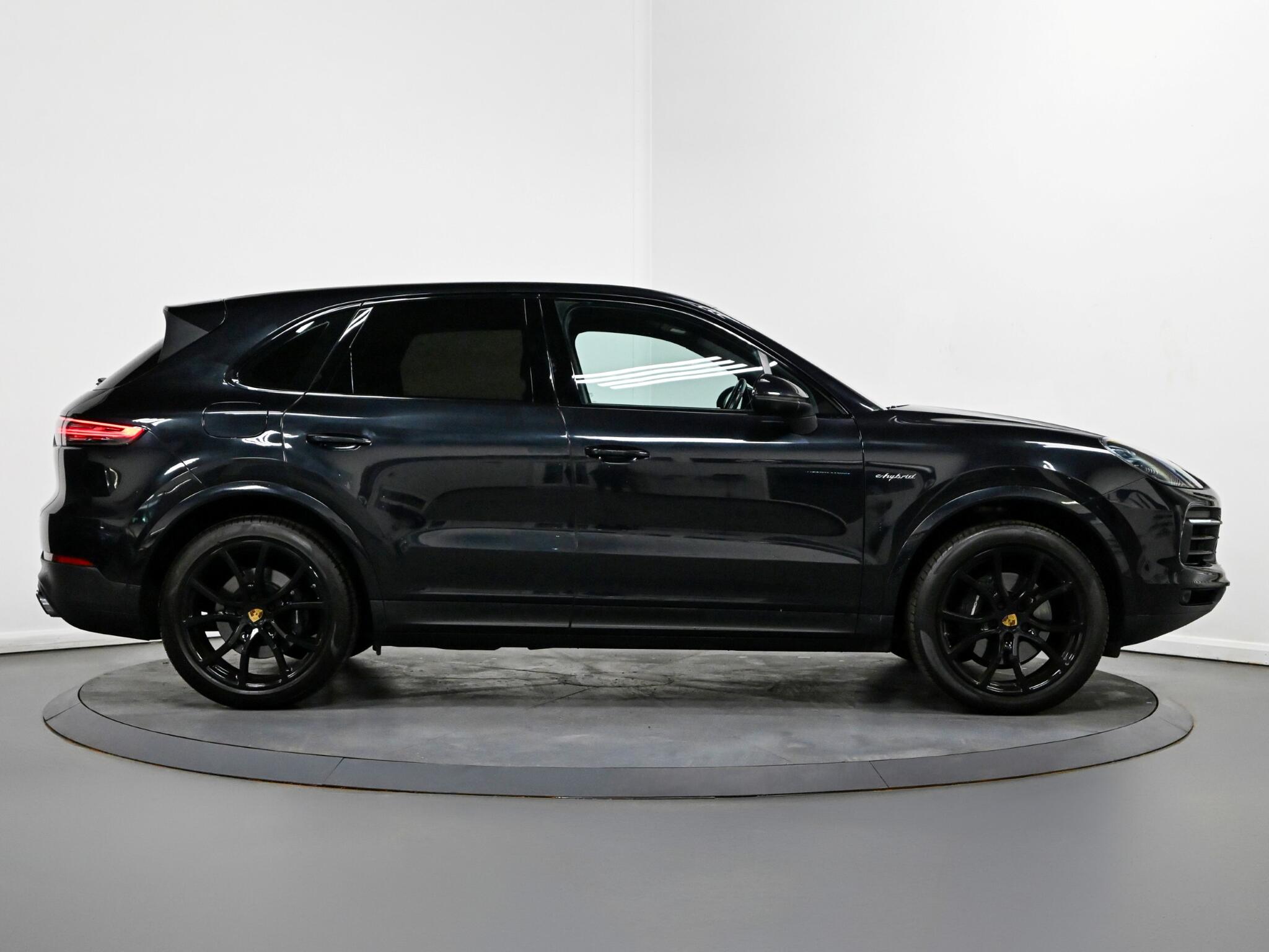 Porsche Cayenne view 27