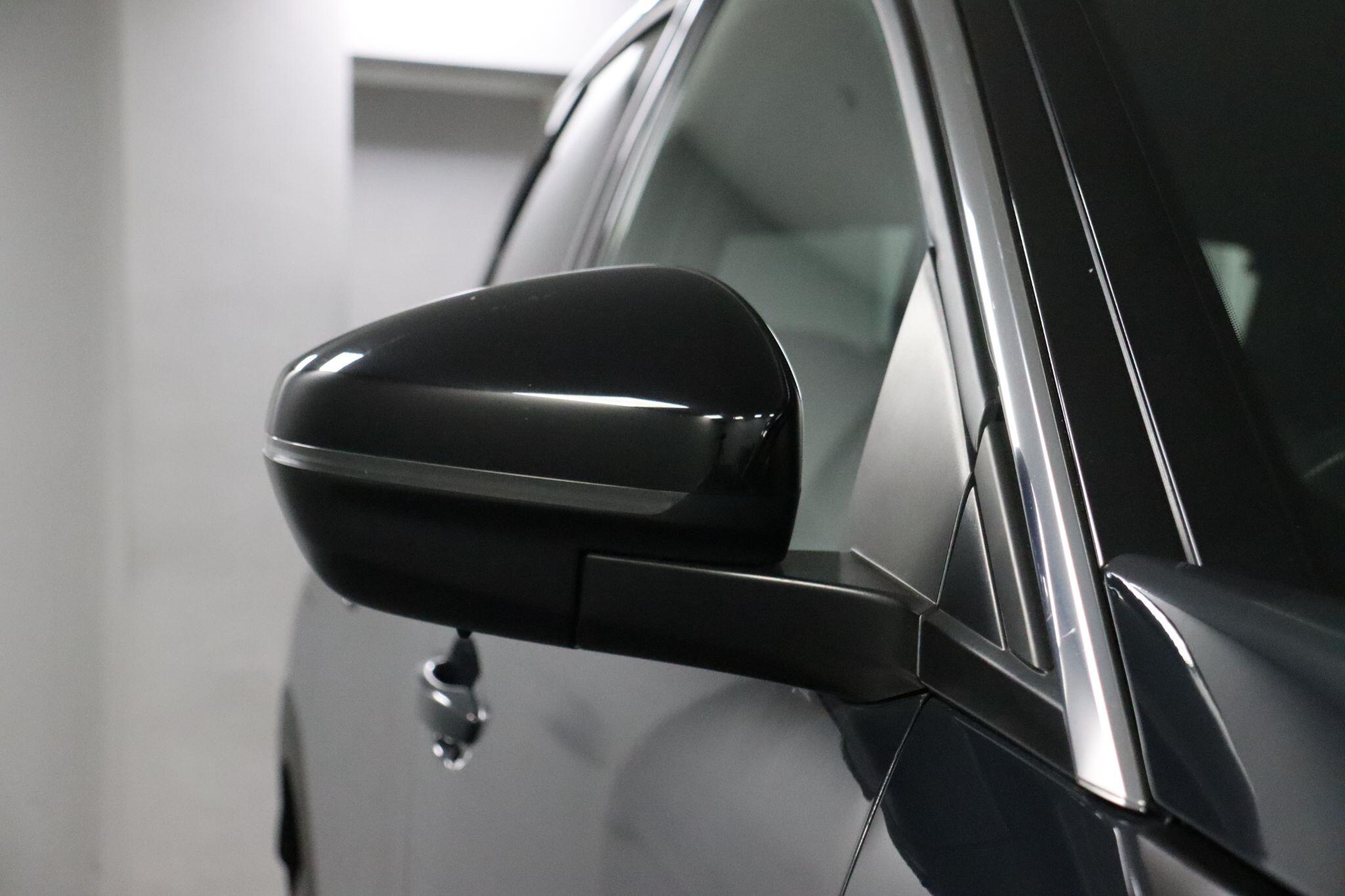 Peugeot 3008 view 45