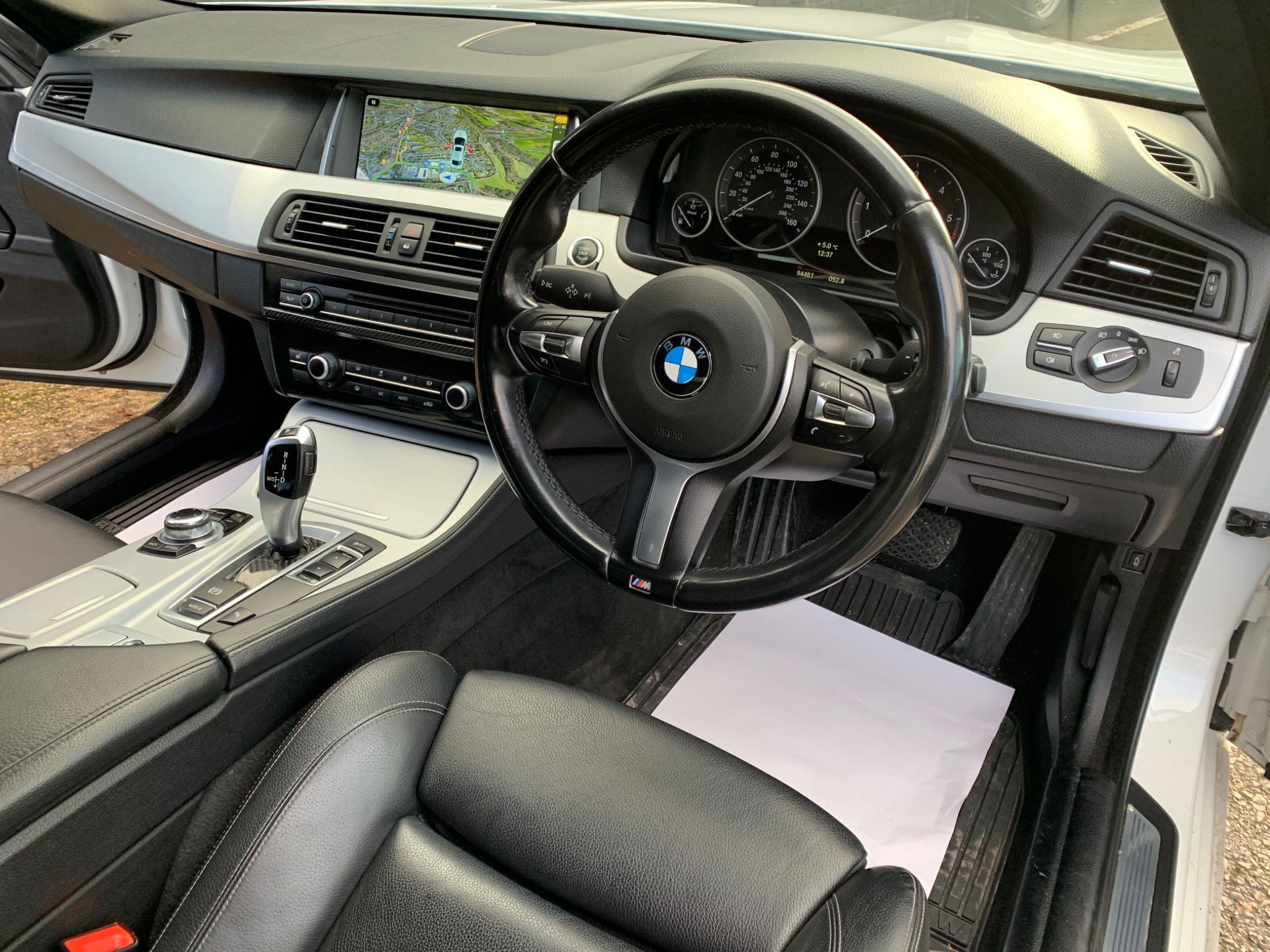 BMW 5 Series view 21