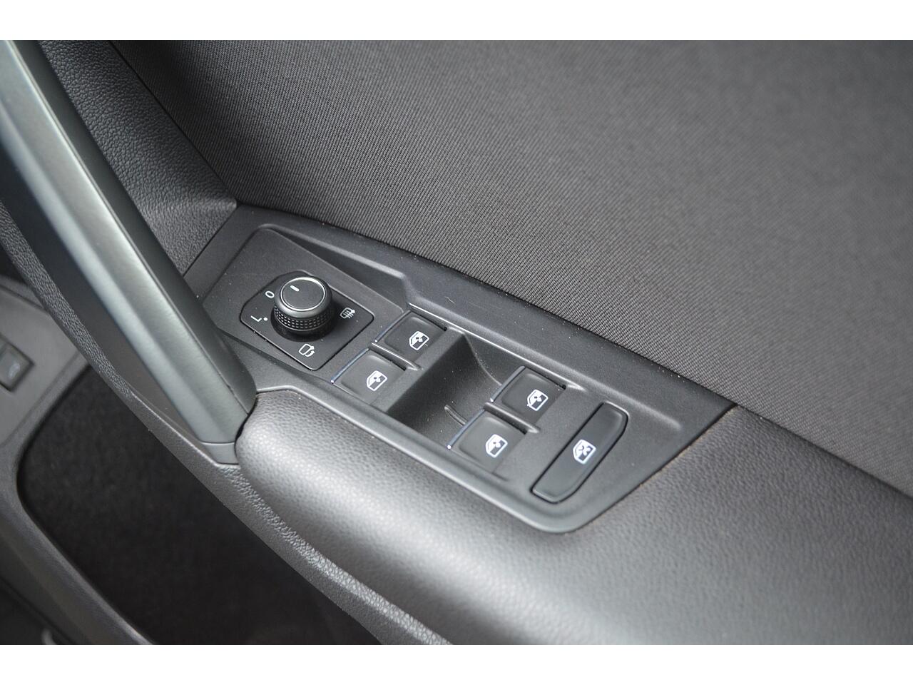 Volkswagen Tiguan view 45