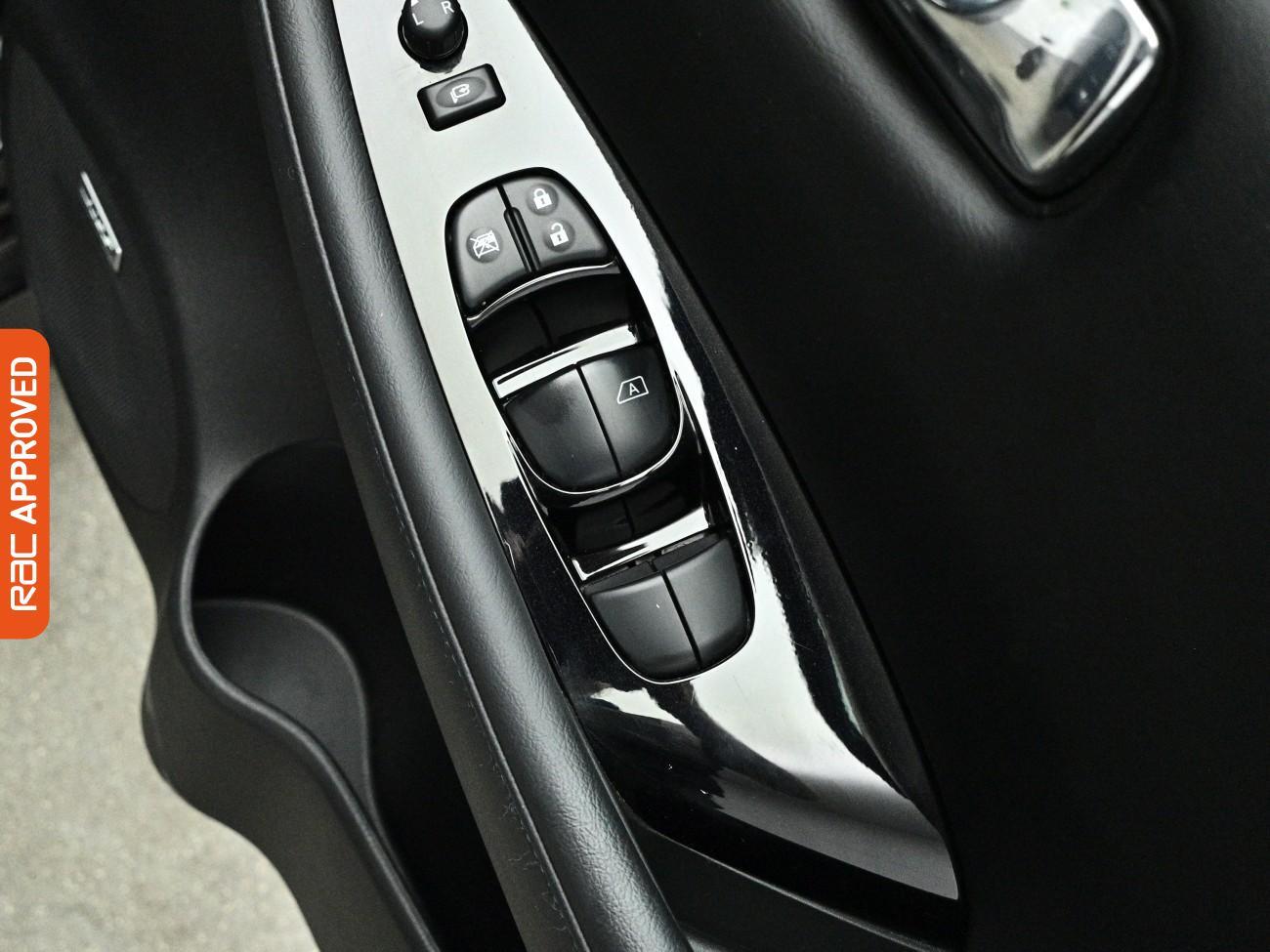 Nissan Leaf view 26