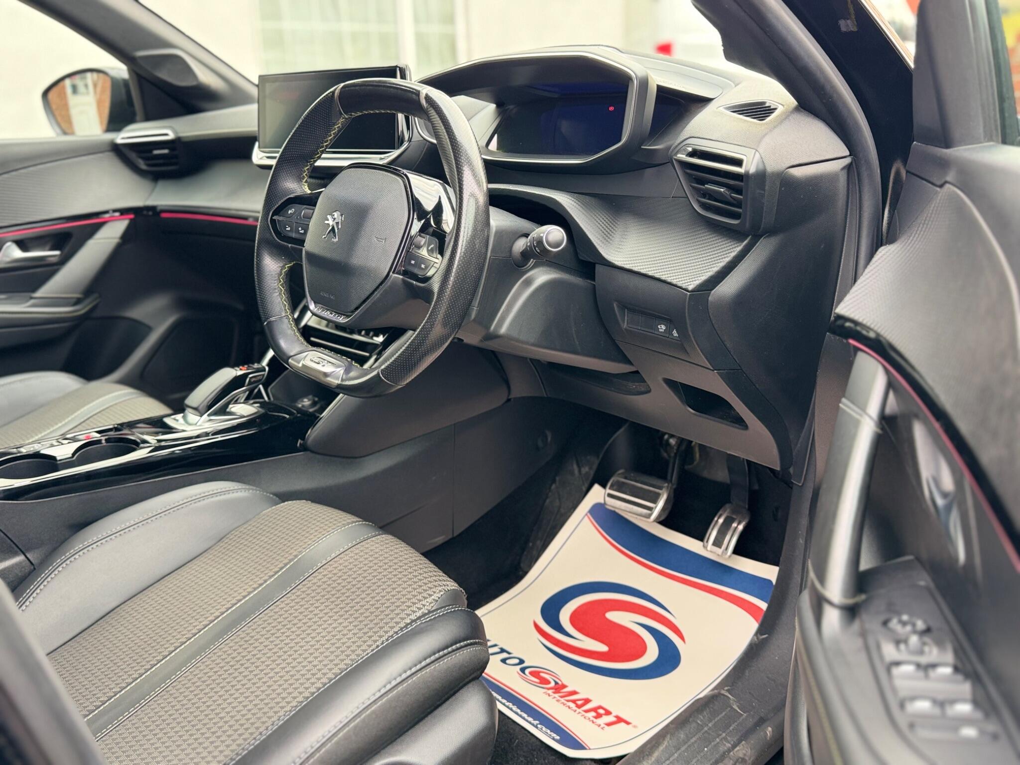 Peugeot e-208 view 12
