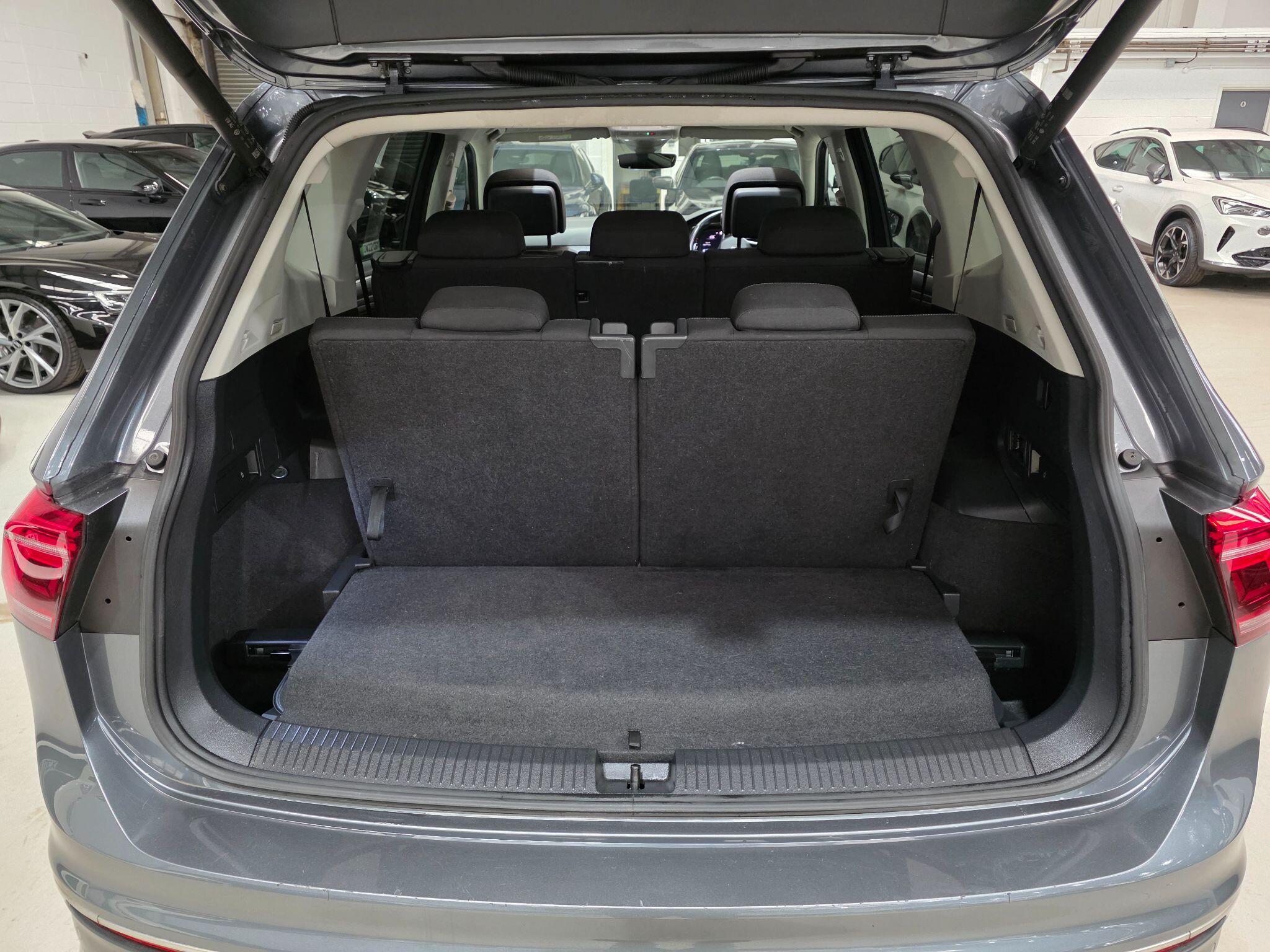 Volkswagen Tiguan Allspace view 35