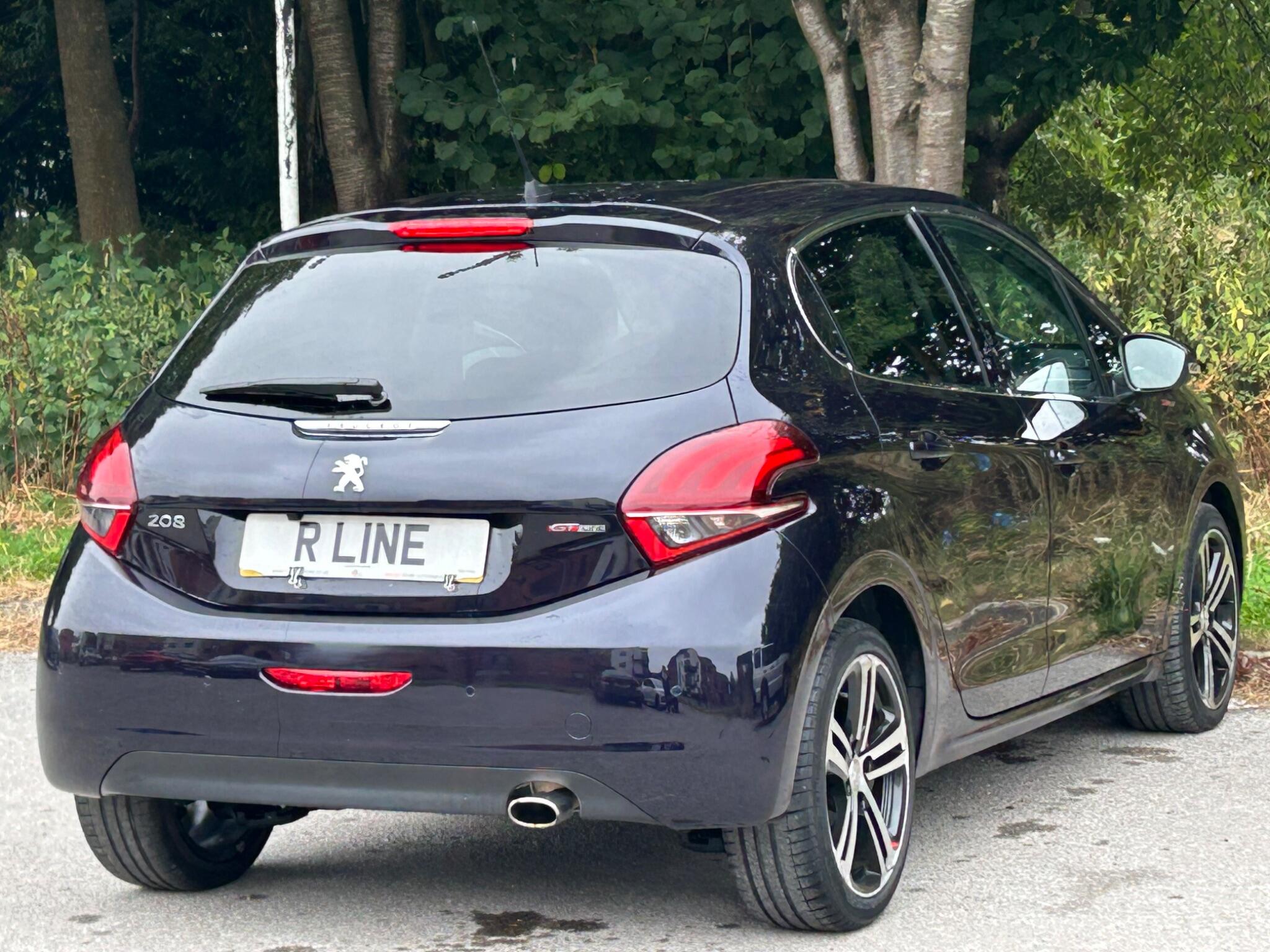 Peugeot 208 view 10