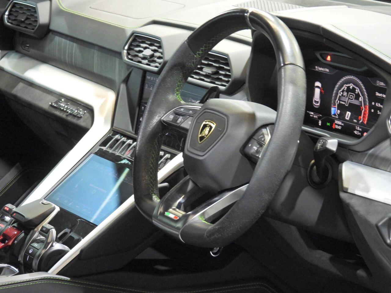 Lamborghini Urus view 25