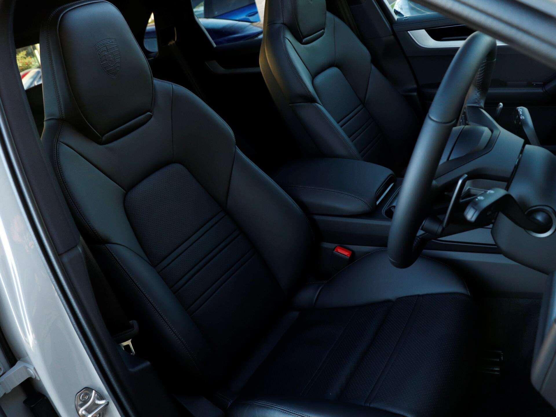 Porsche Cayenne view 25
